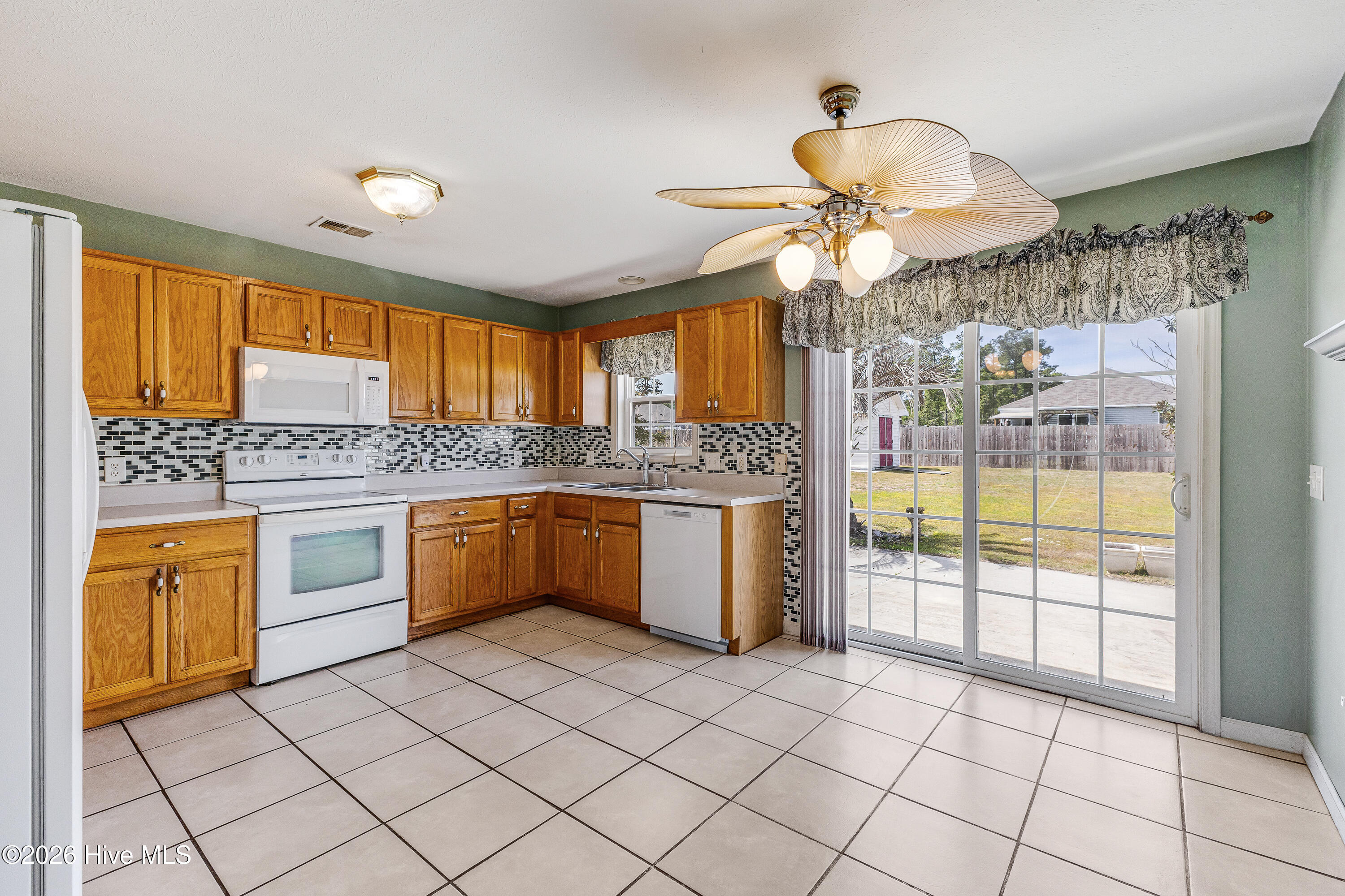 100566920 | Photo 12