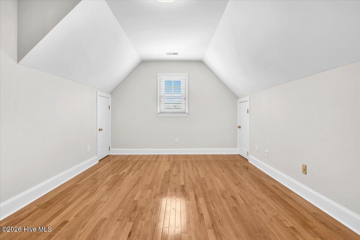 100564445 | Photo 42