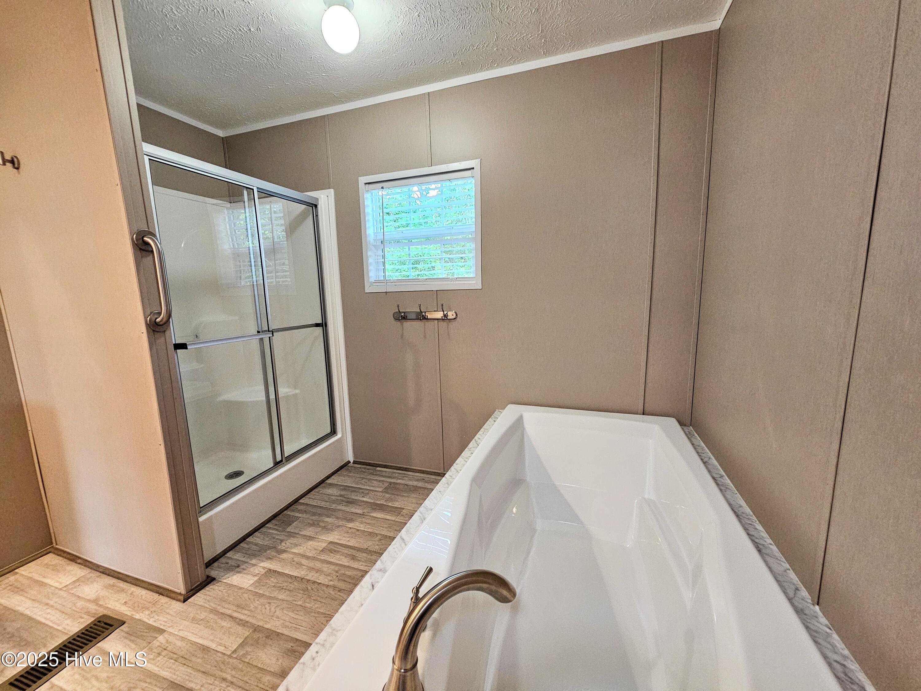 100523710 | Photo 12