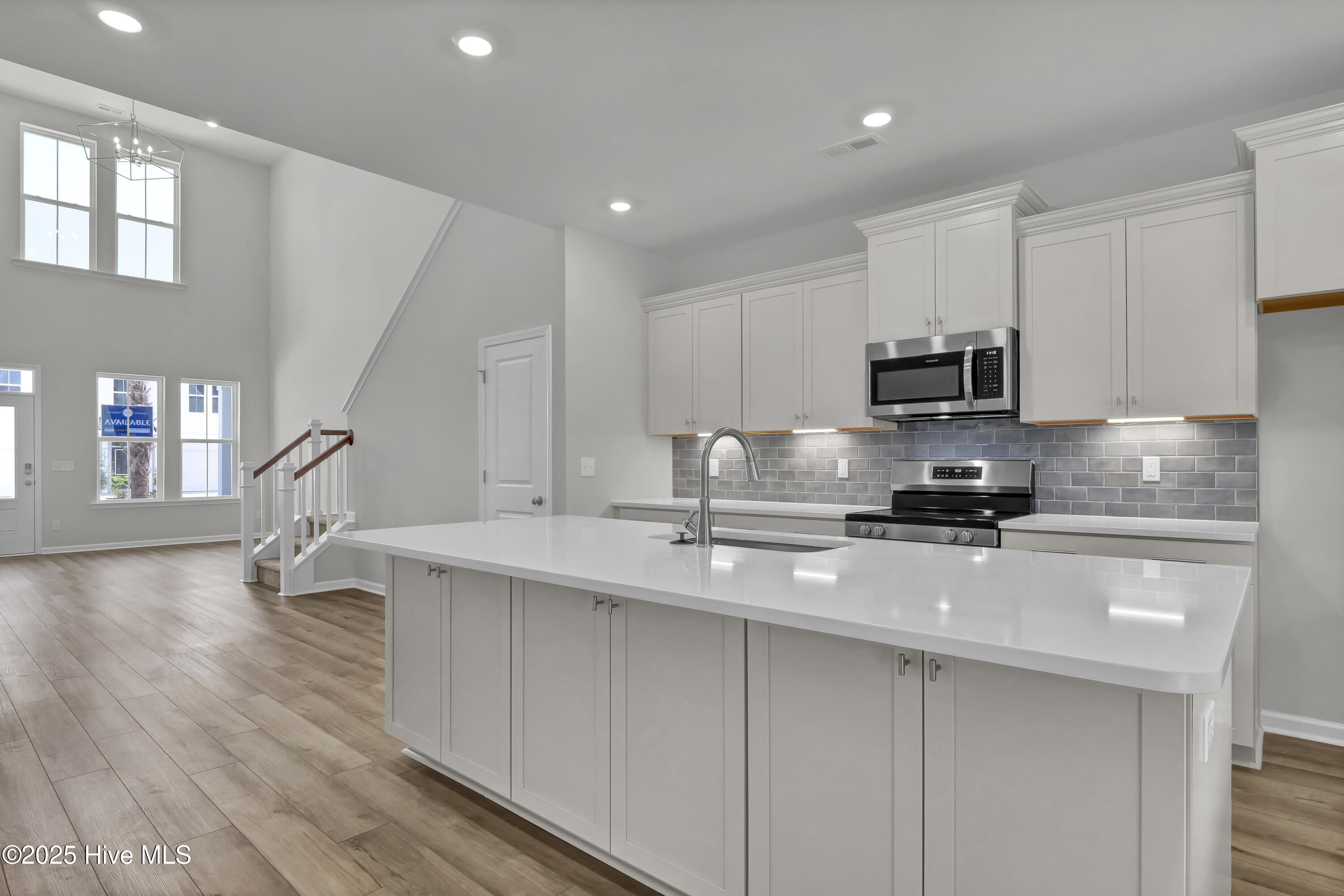 100559072 | Photo 10