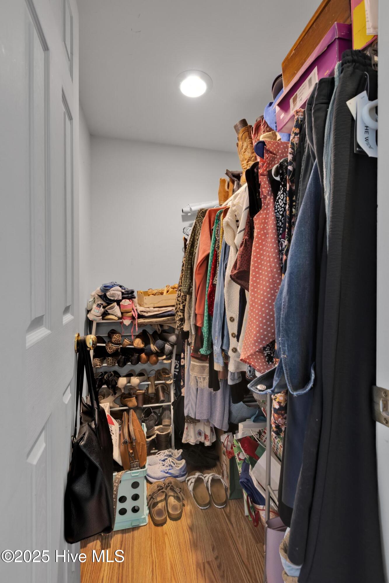 100527008 | Photo 19