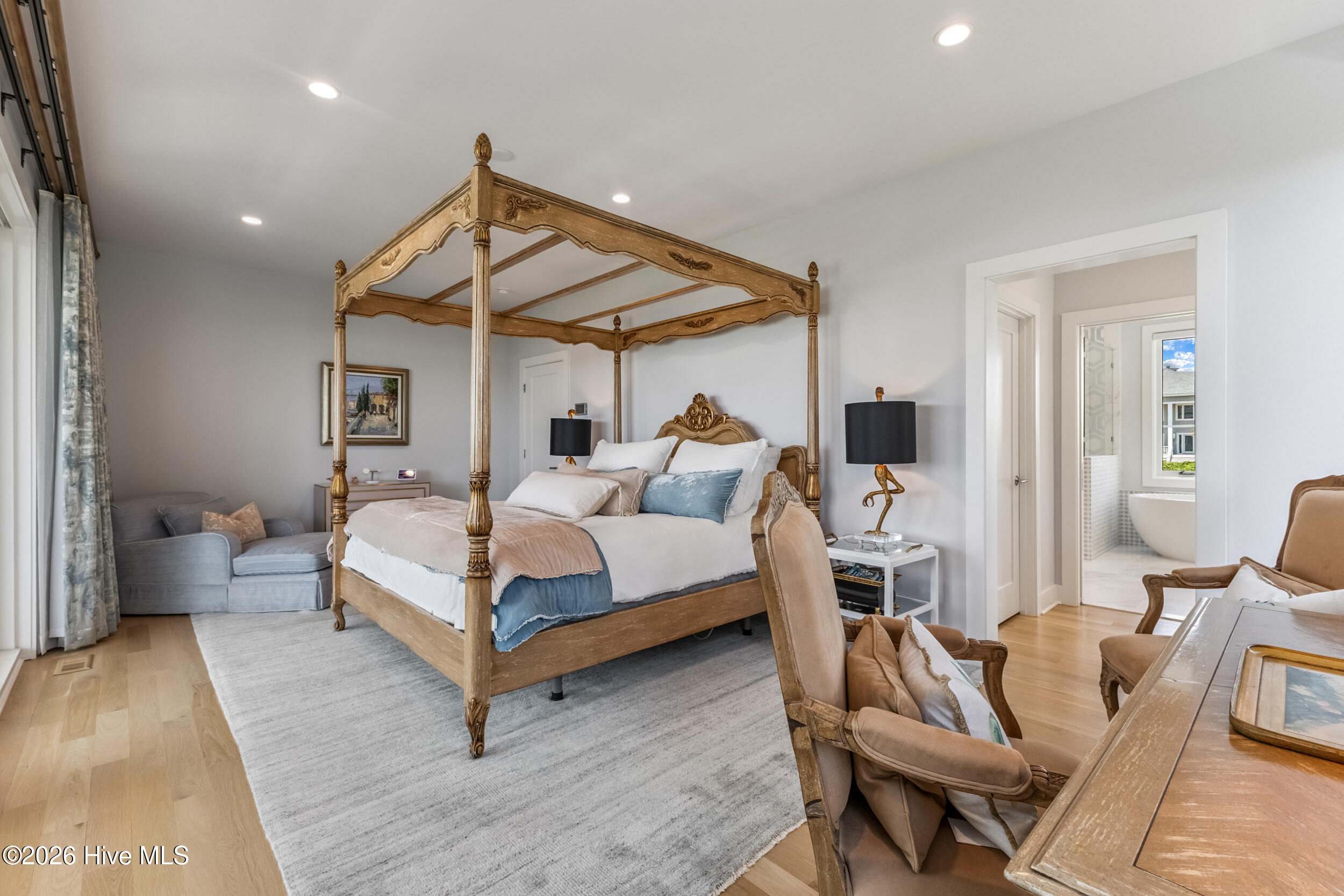 100560711 | Photo 25