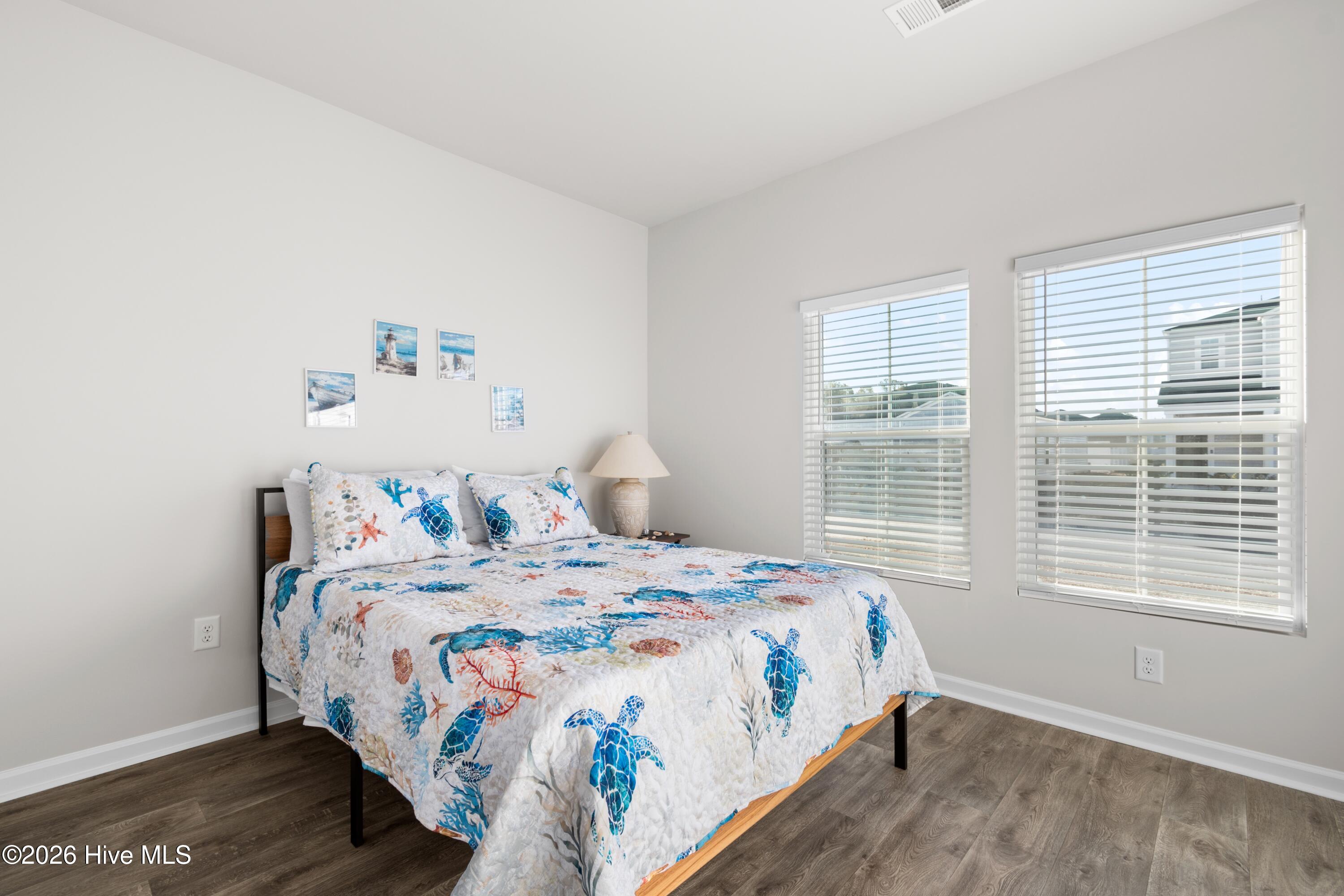 100547205 | Photo 23