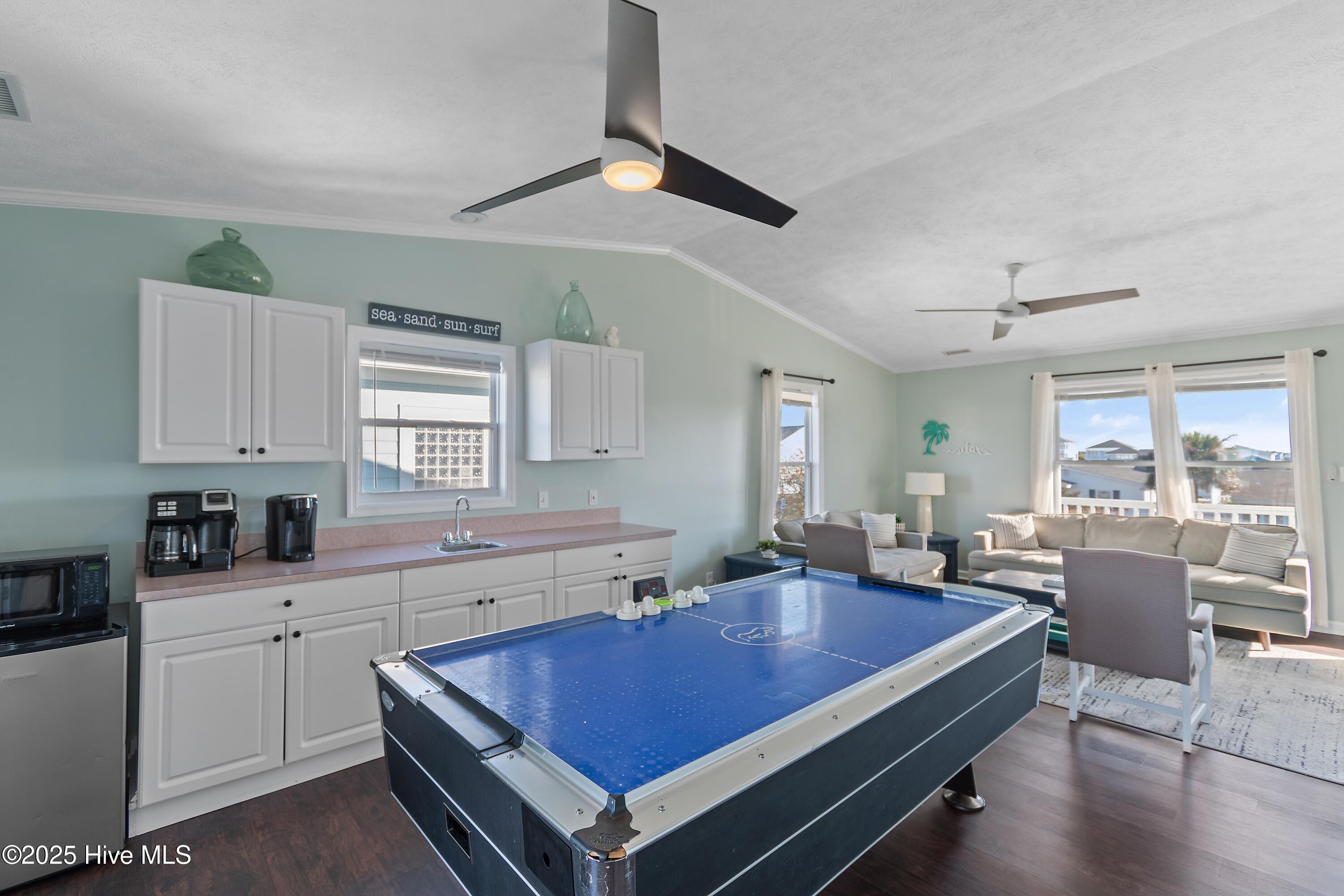 100542122 | Photo 35