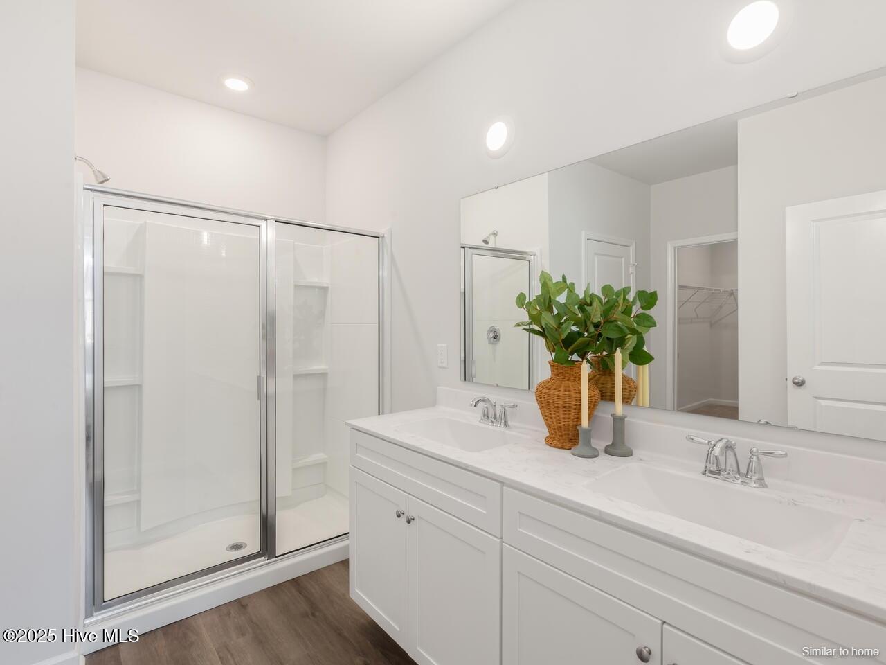 100563874 | Photo 16