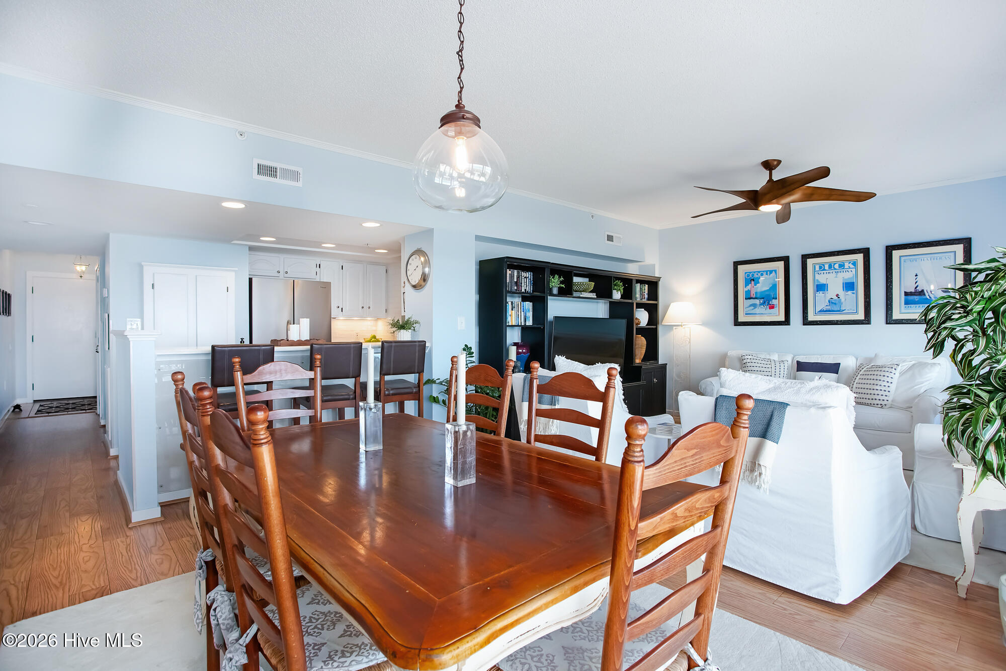 100553935 | Photo 12