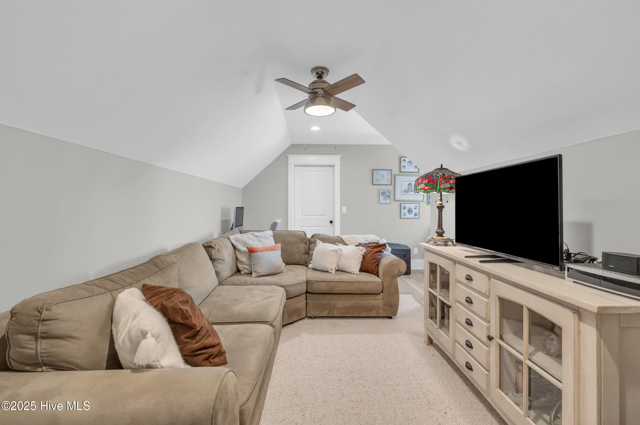 100543268 | Photo 34