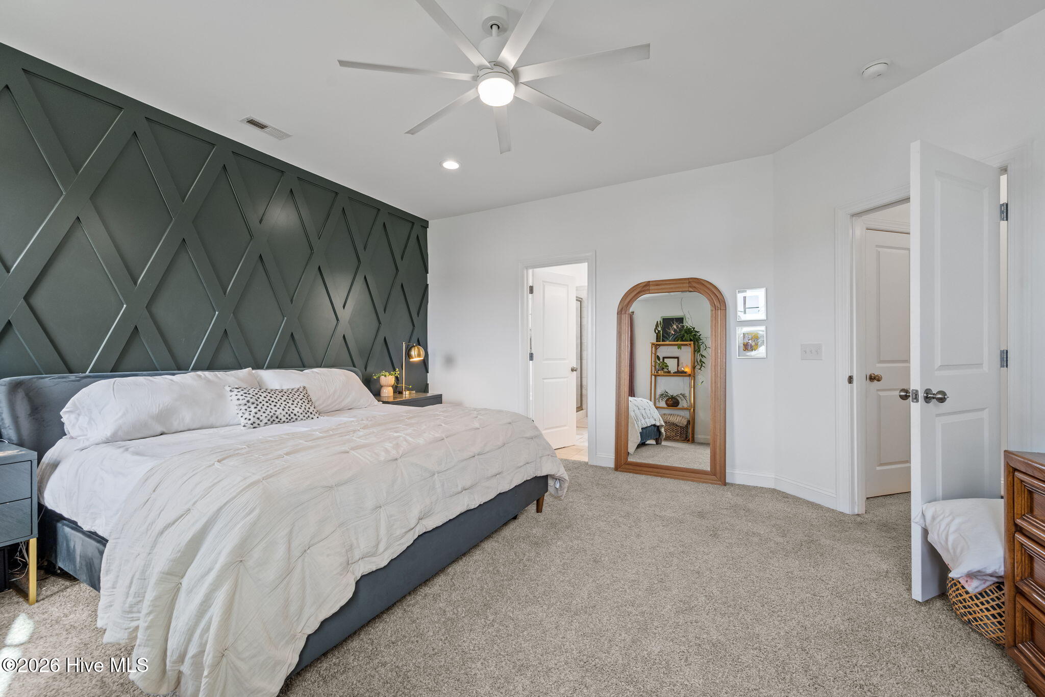 100566111 | Photo 22