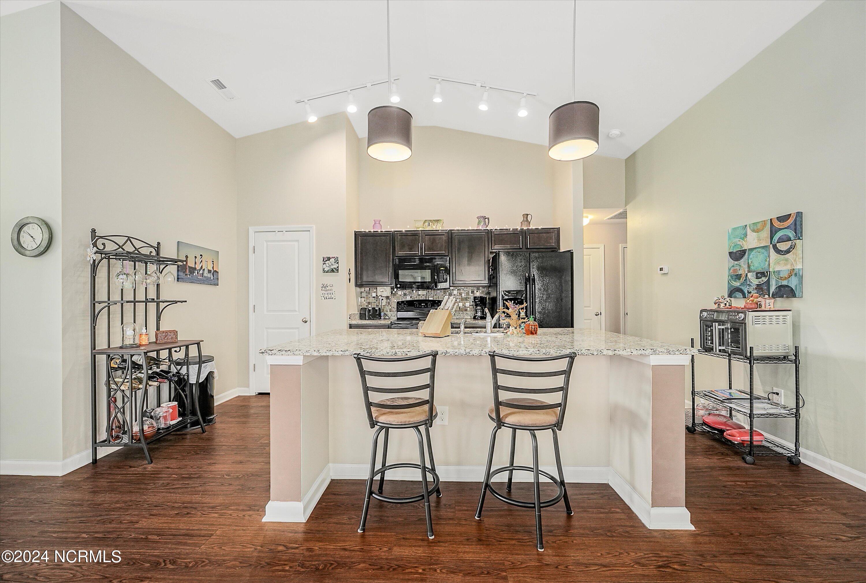 100544330 | Photo 12