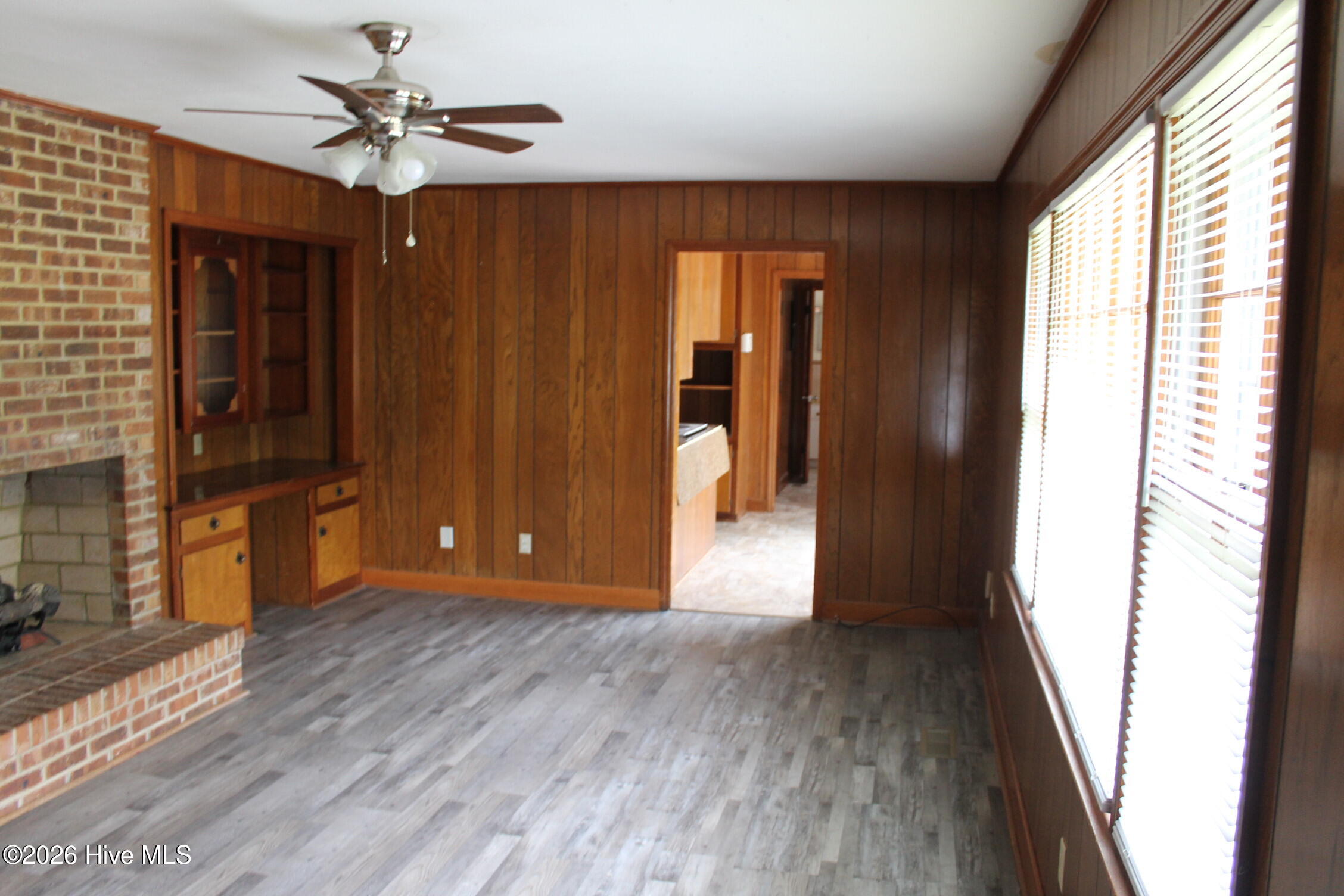 100565627 | Photo 39