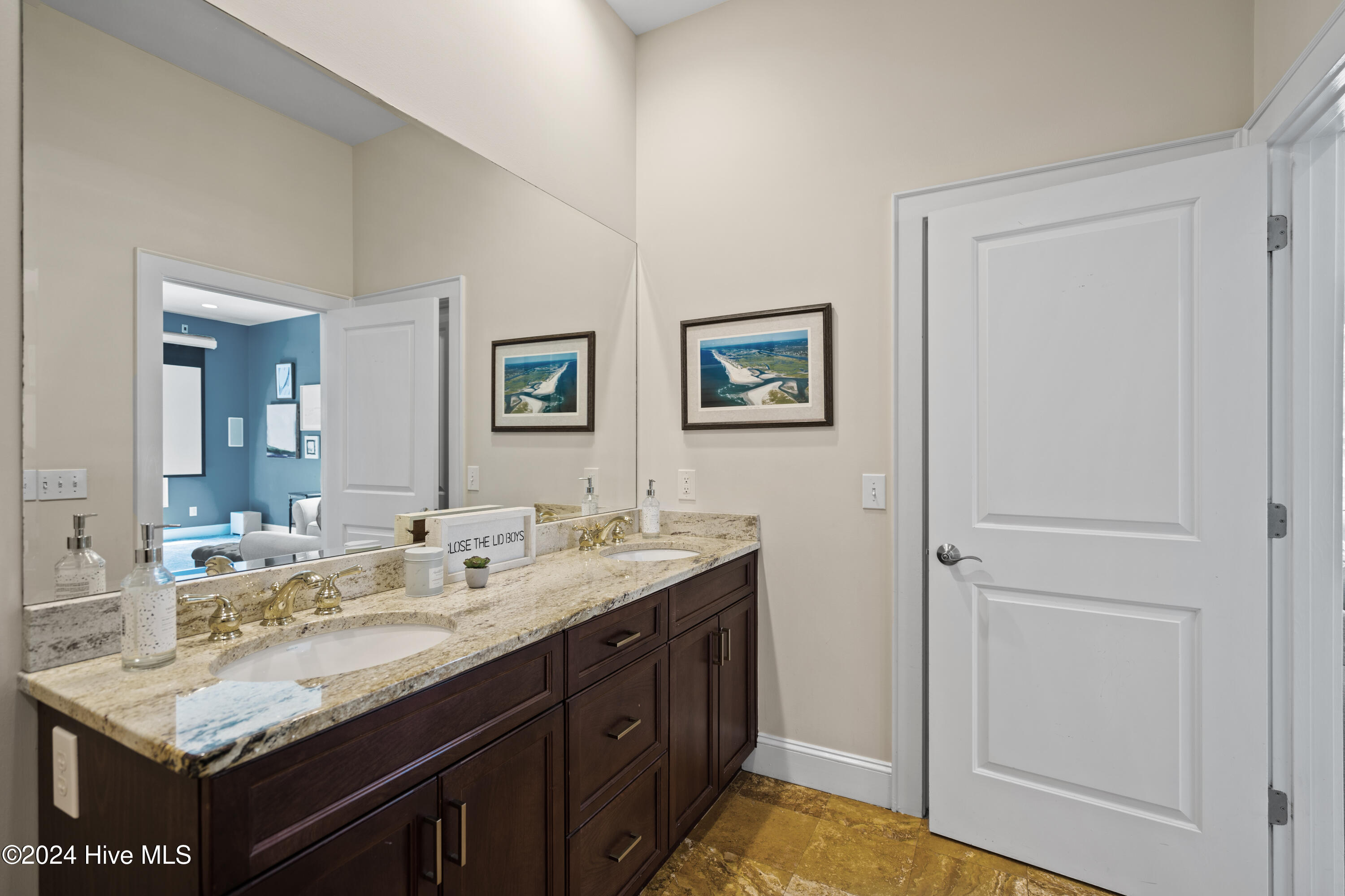 100550699 | Photo 33