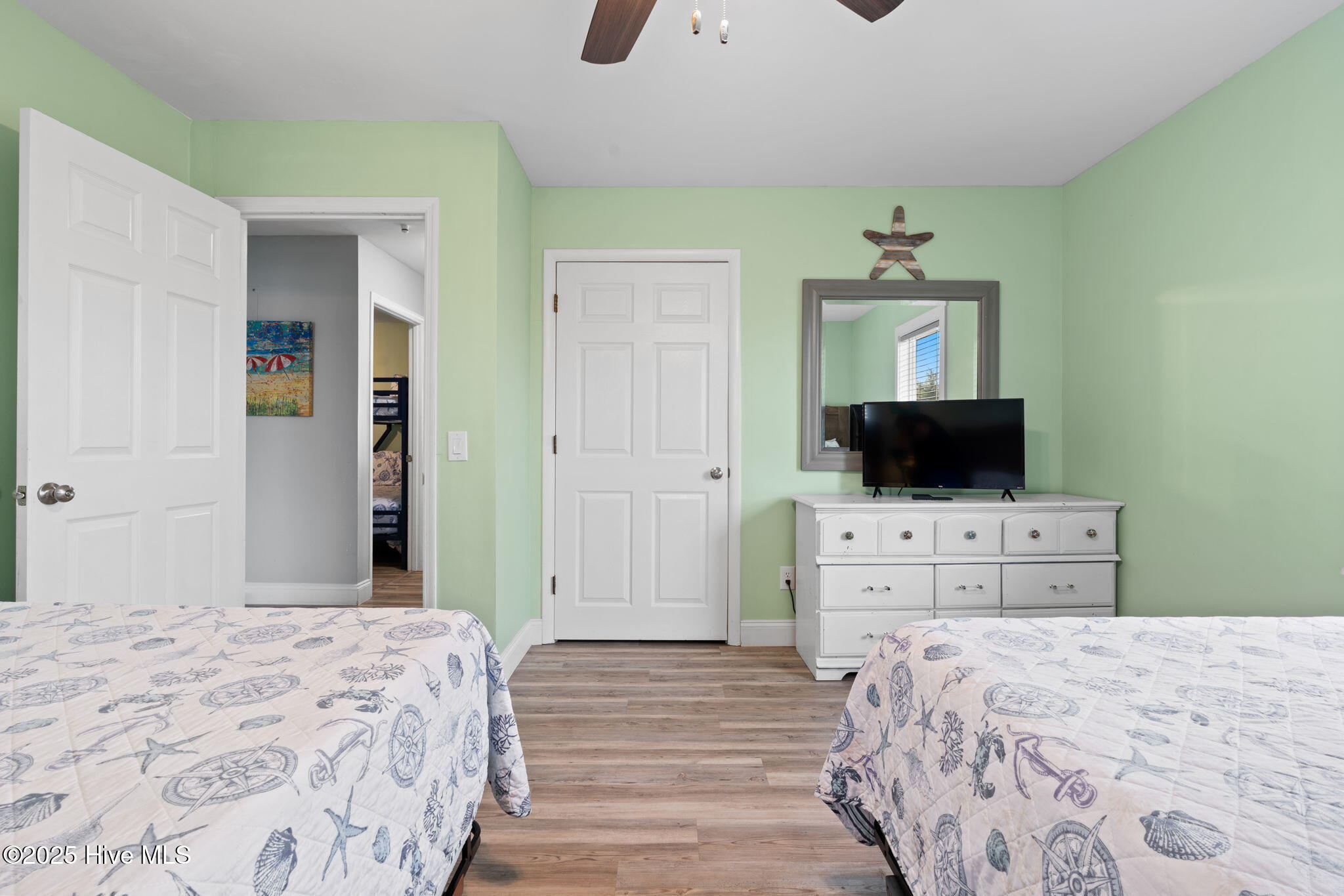 100510306 | Photo 25