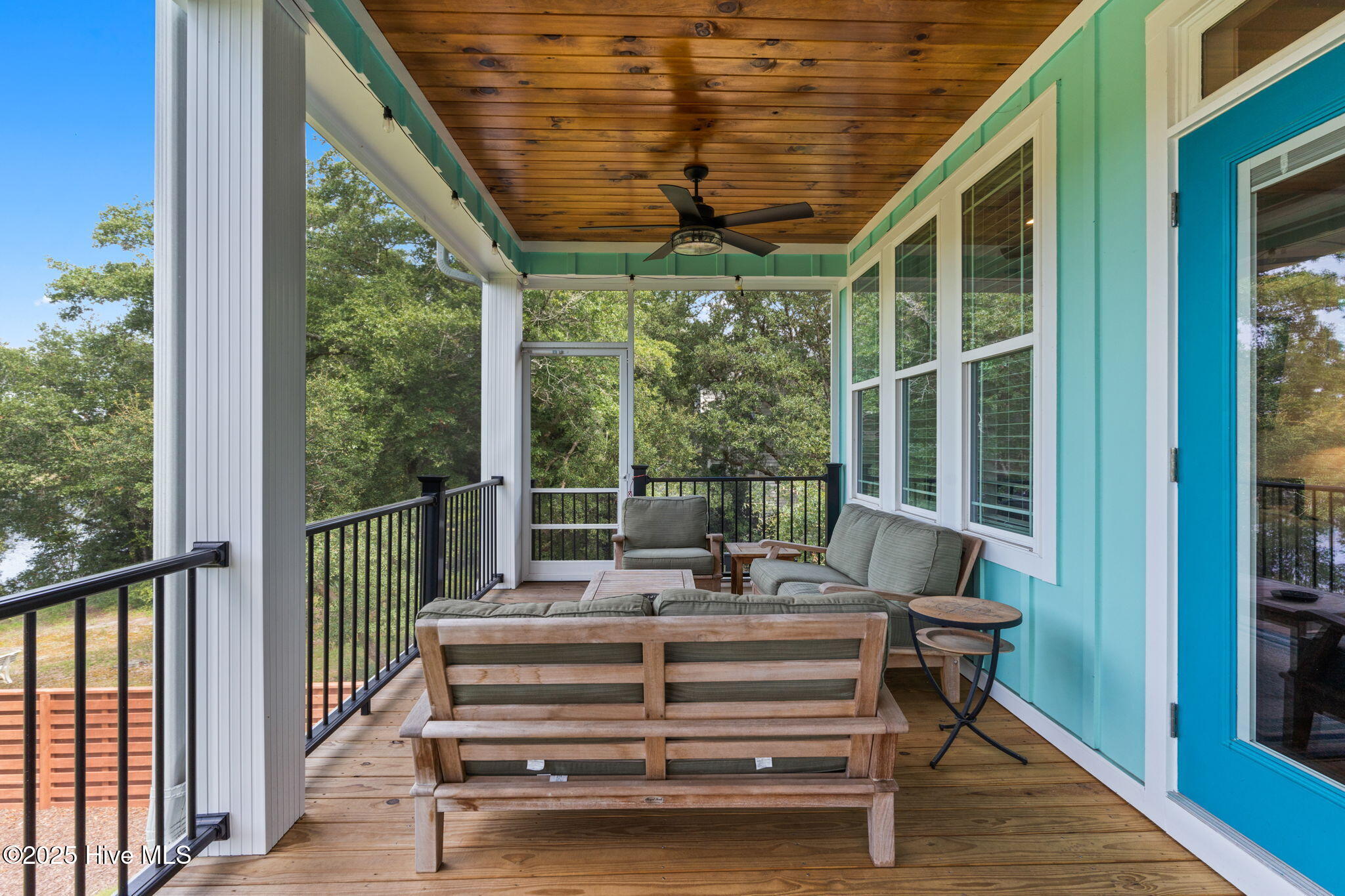 100527753 | Photo 25