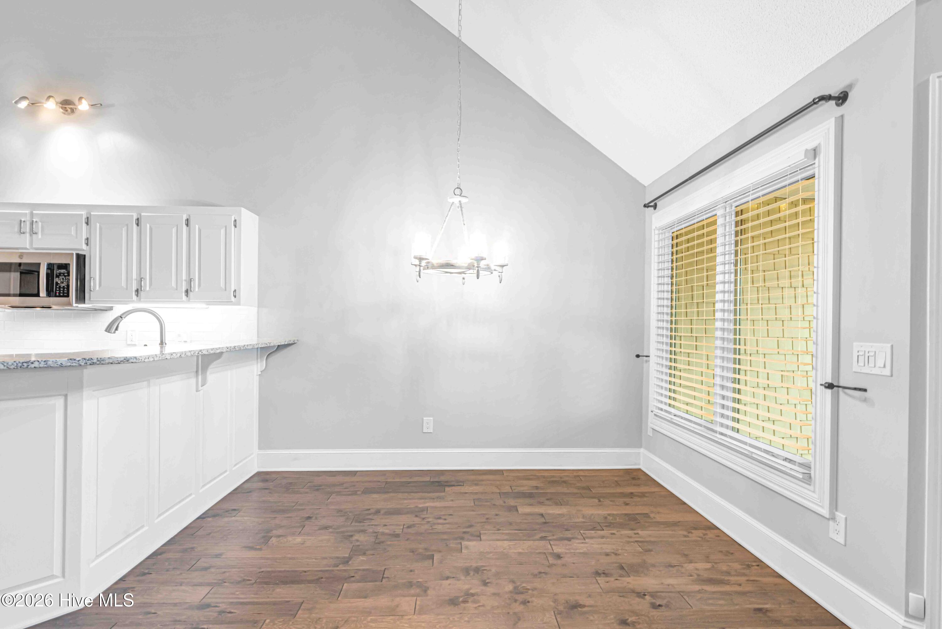 100555941 | Photo 32