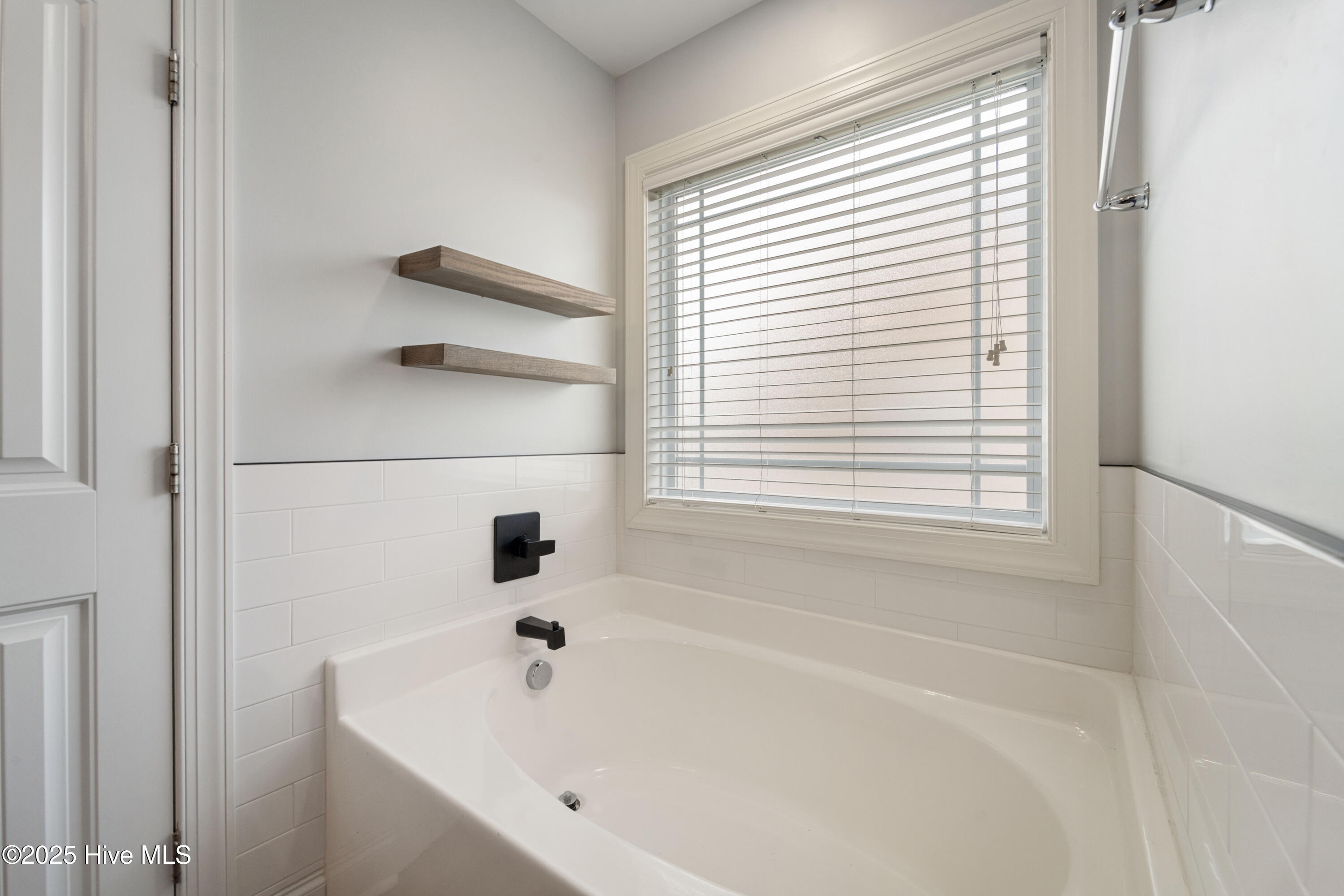 100525842 | Photo 59