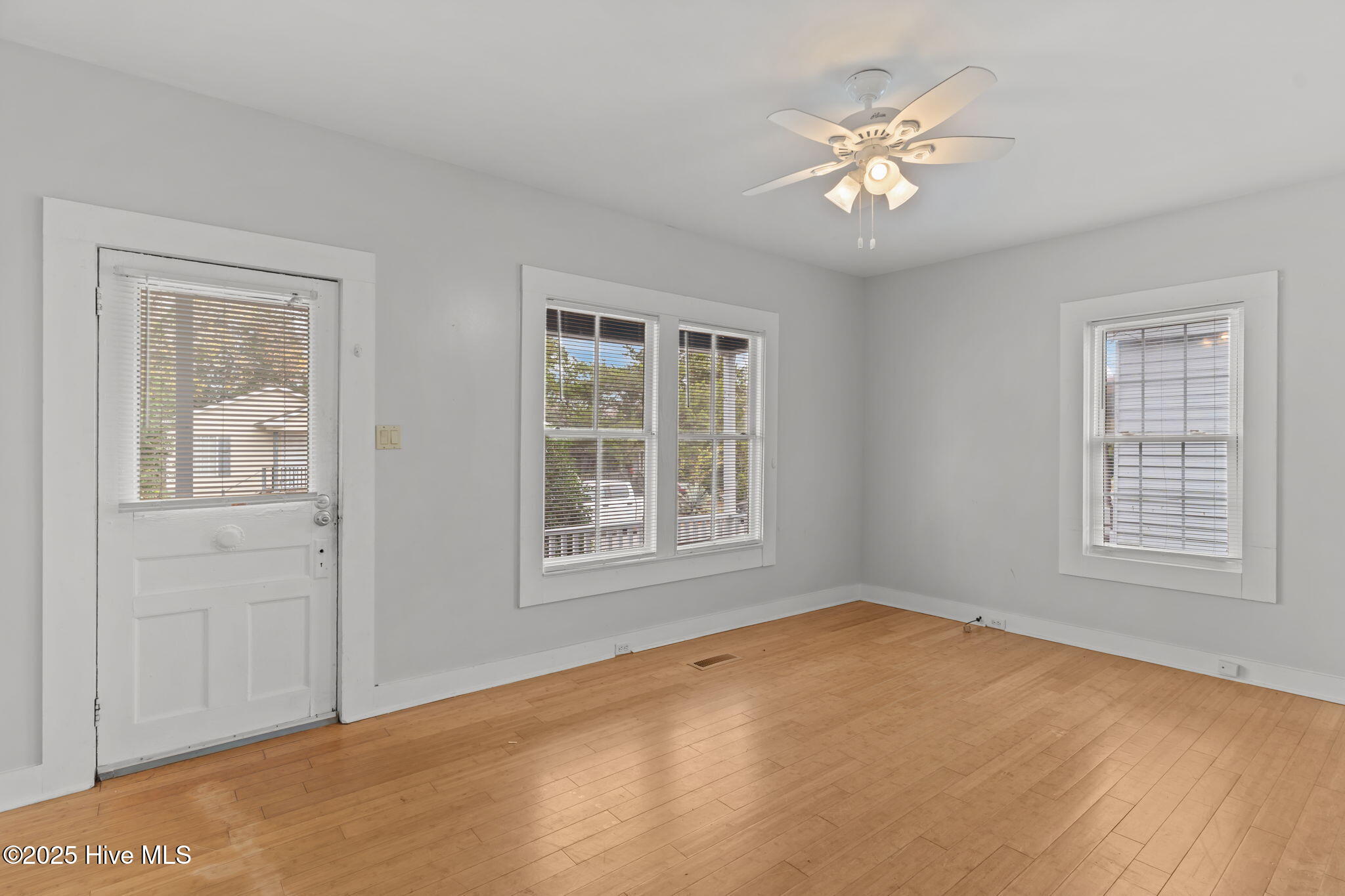 100542982 | Photo 29