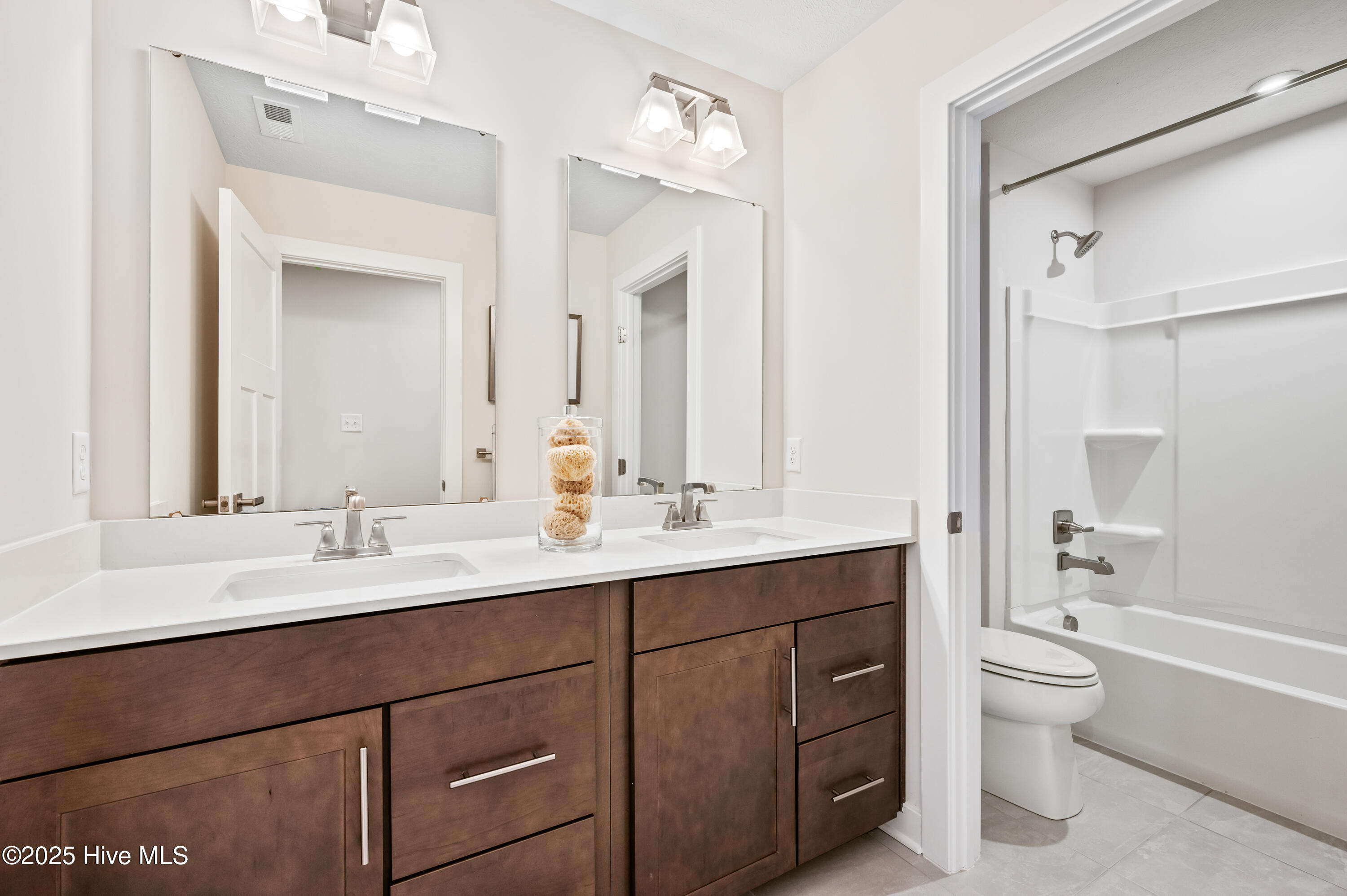 100522571 | Photo 25