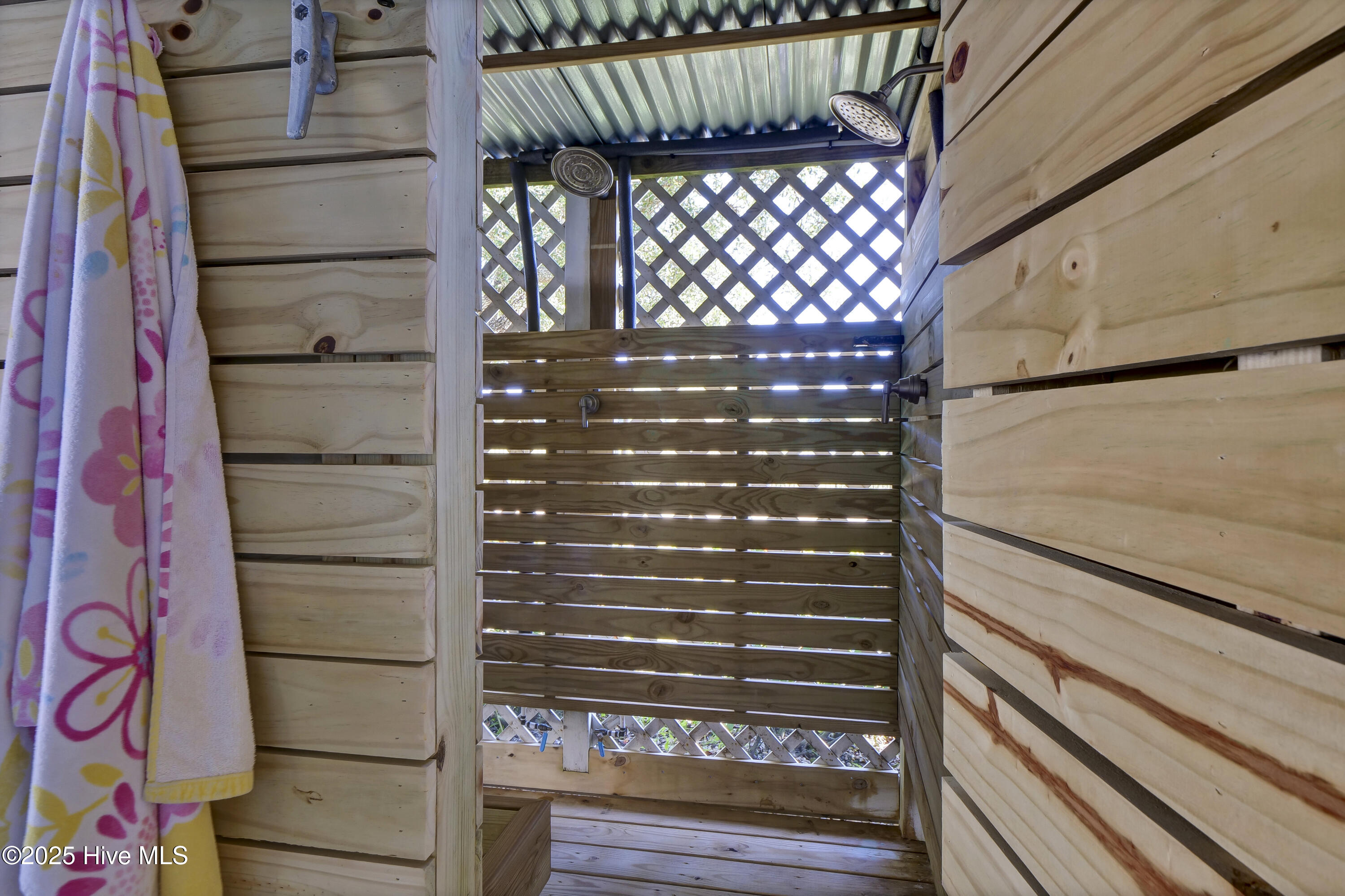 100540889 | Photo 41