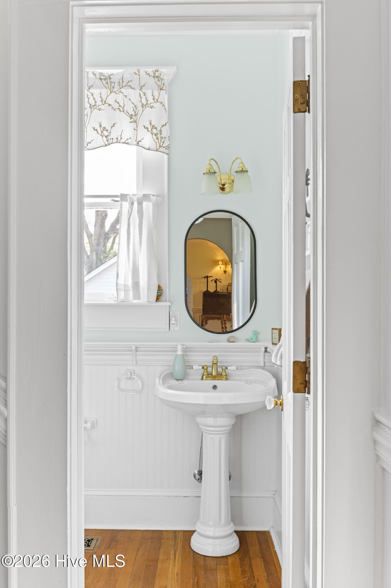 100560142 | Photo 26