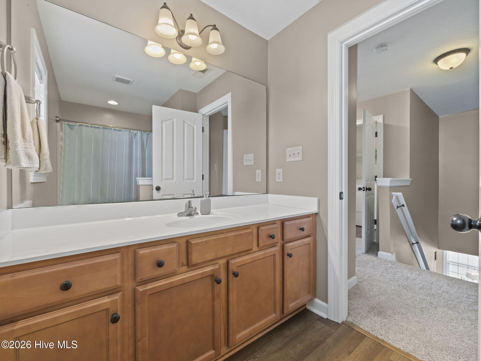 100569646 | Photo 24