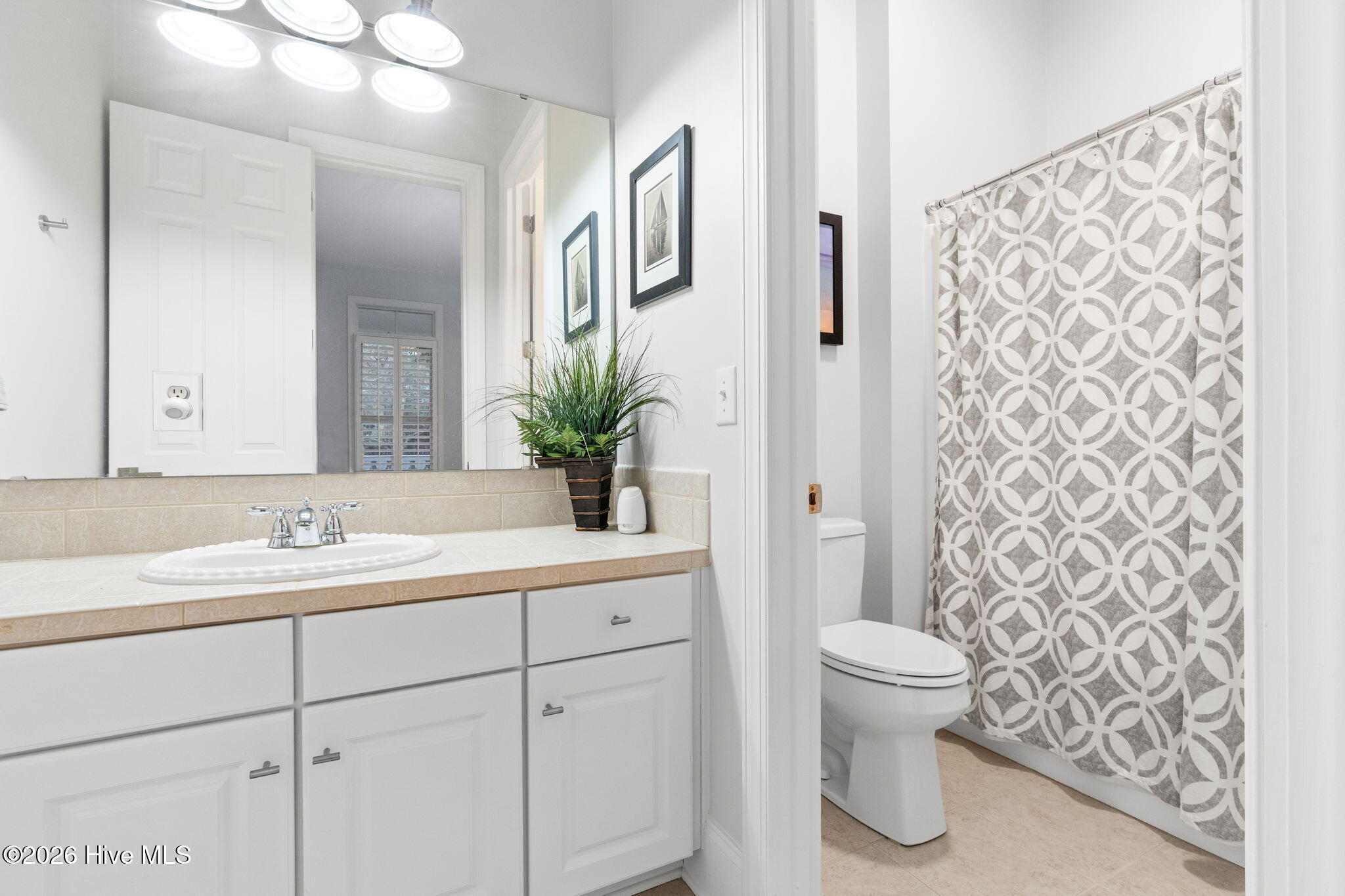 100549864 | Photo 25