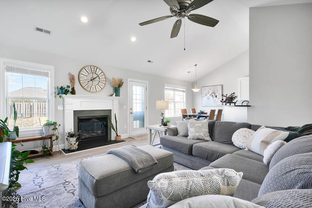 100550972 | Photo 10