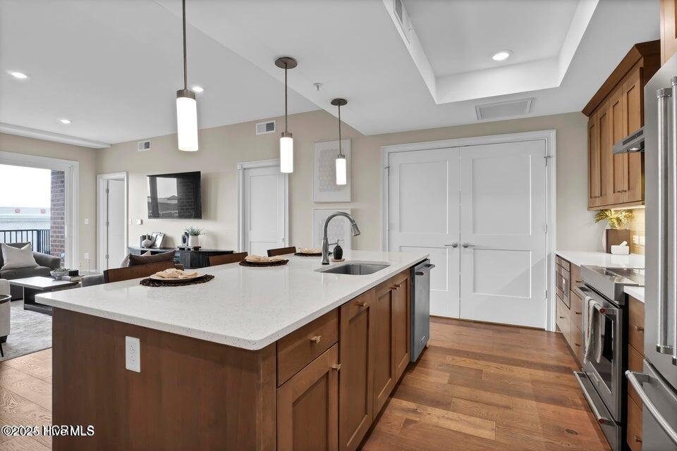 100526322 | Photo 10