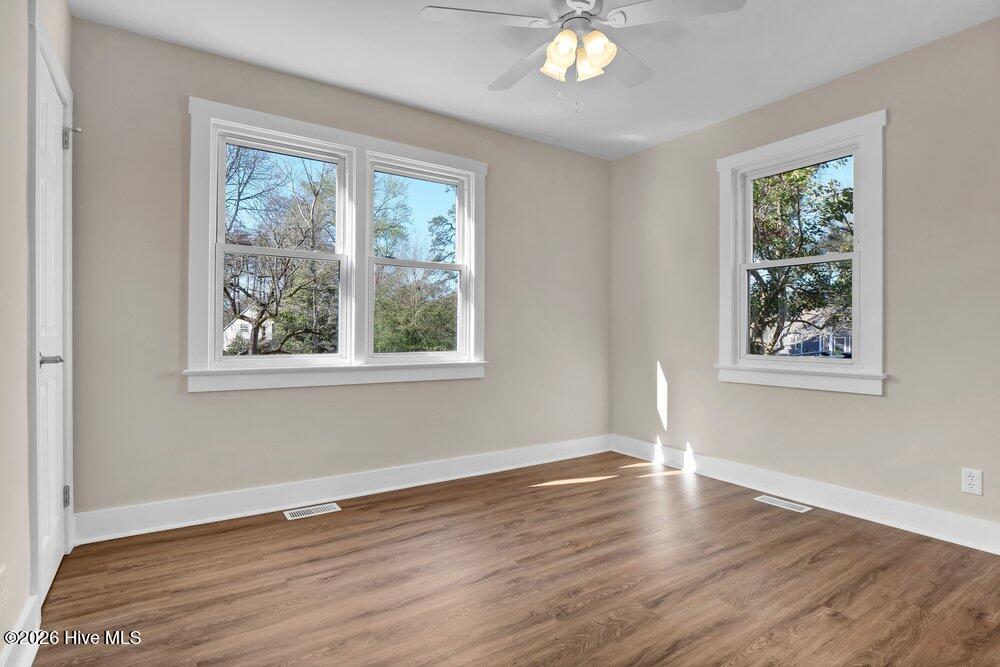 100560738 | Photo 24