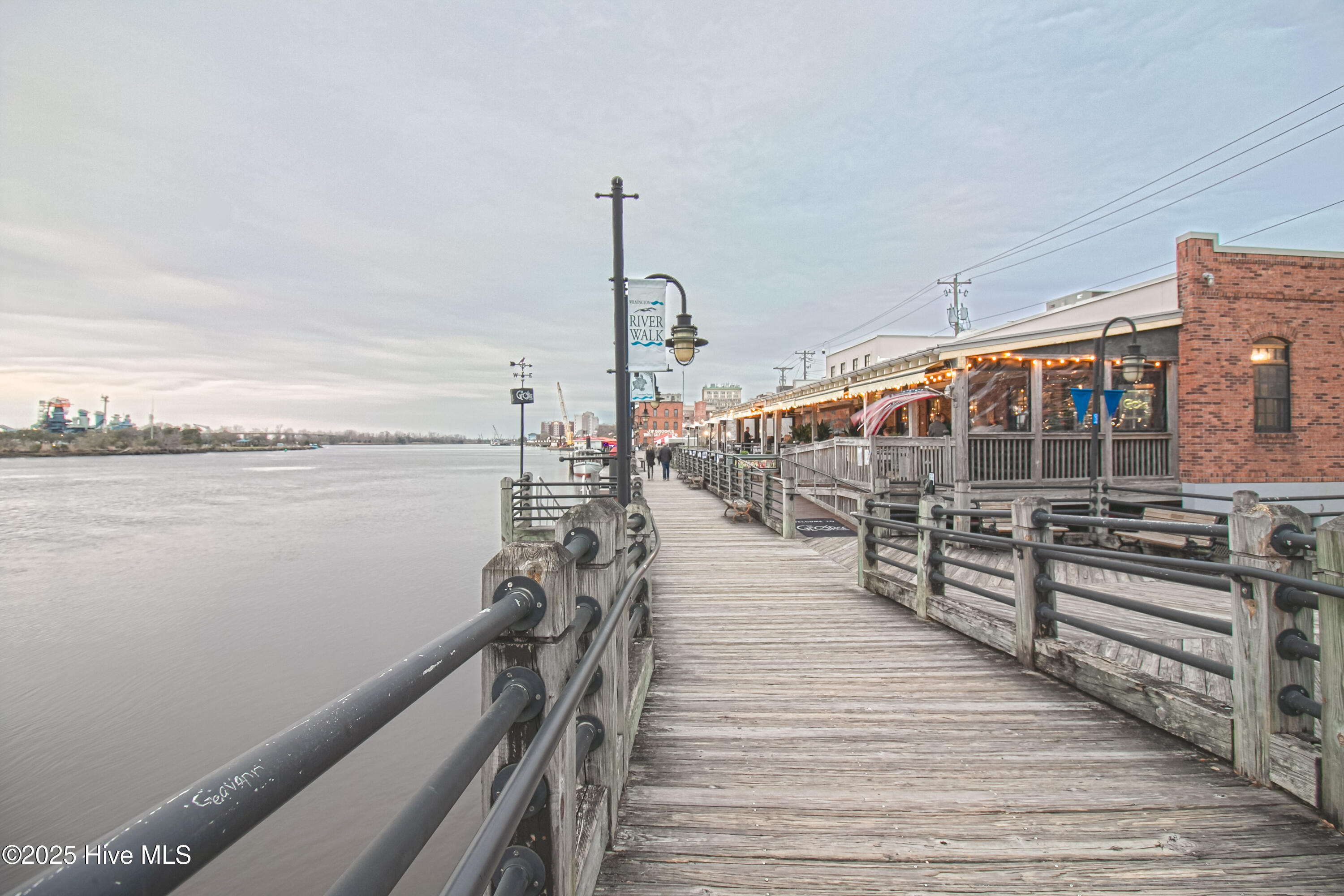 100545473 | Photo 33