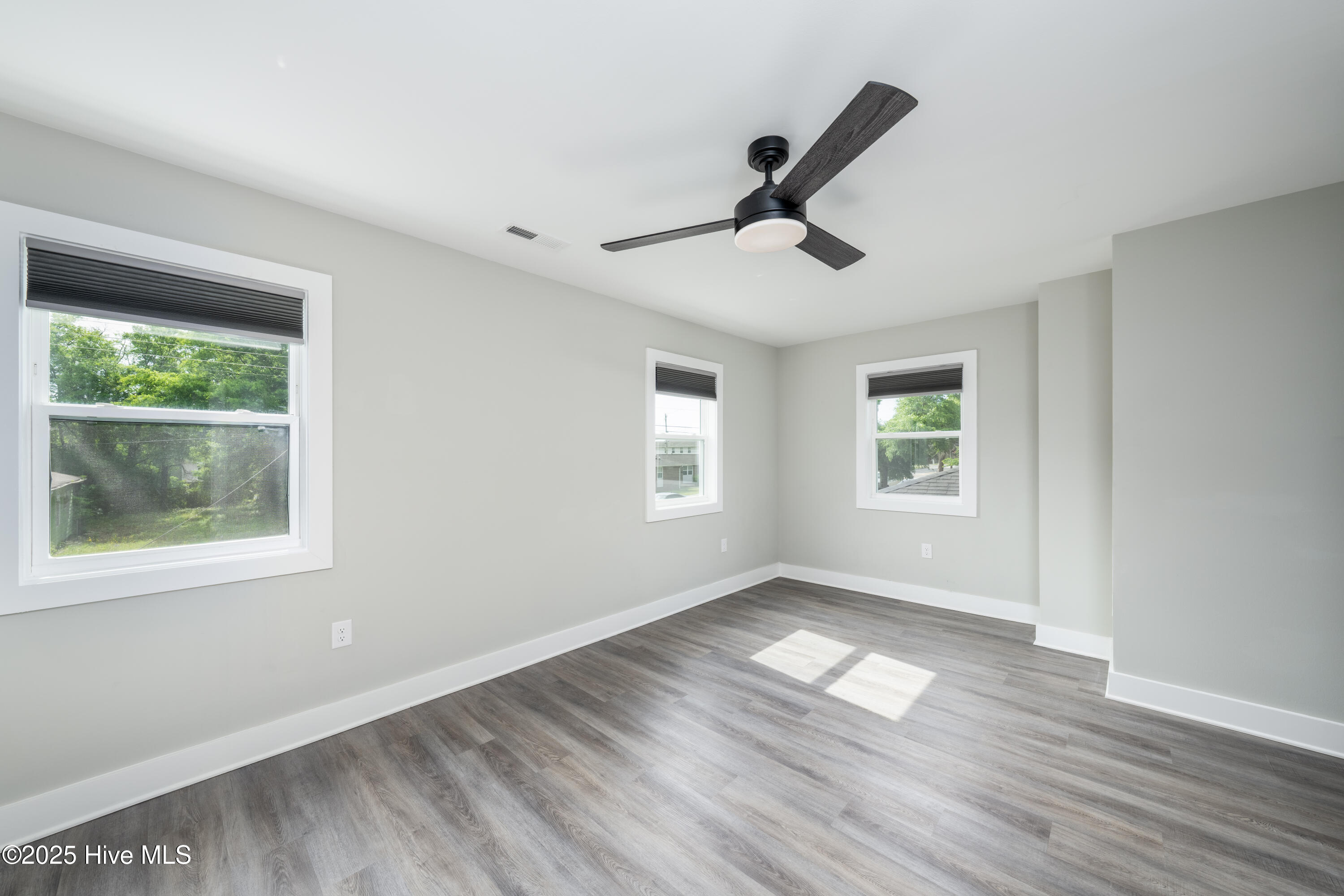 100550898 | Photo 13