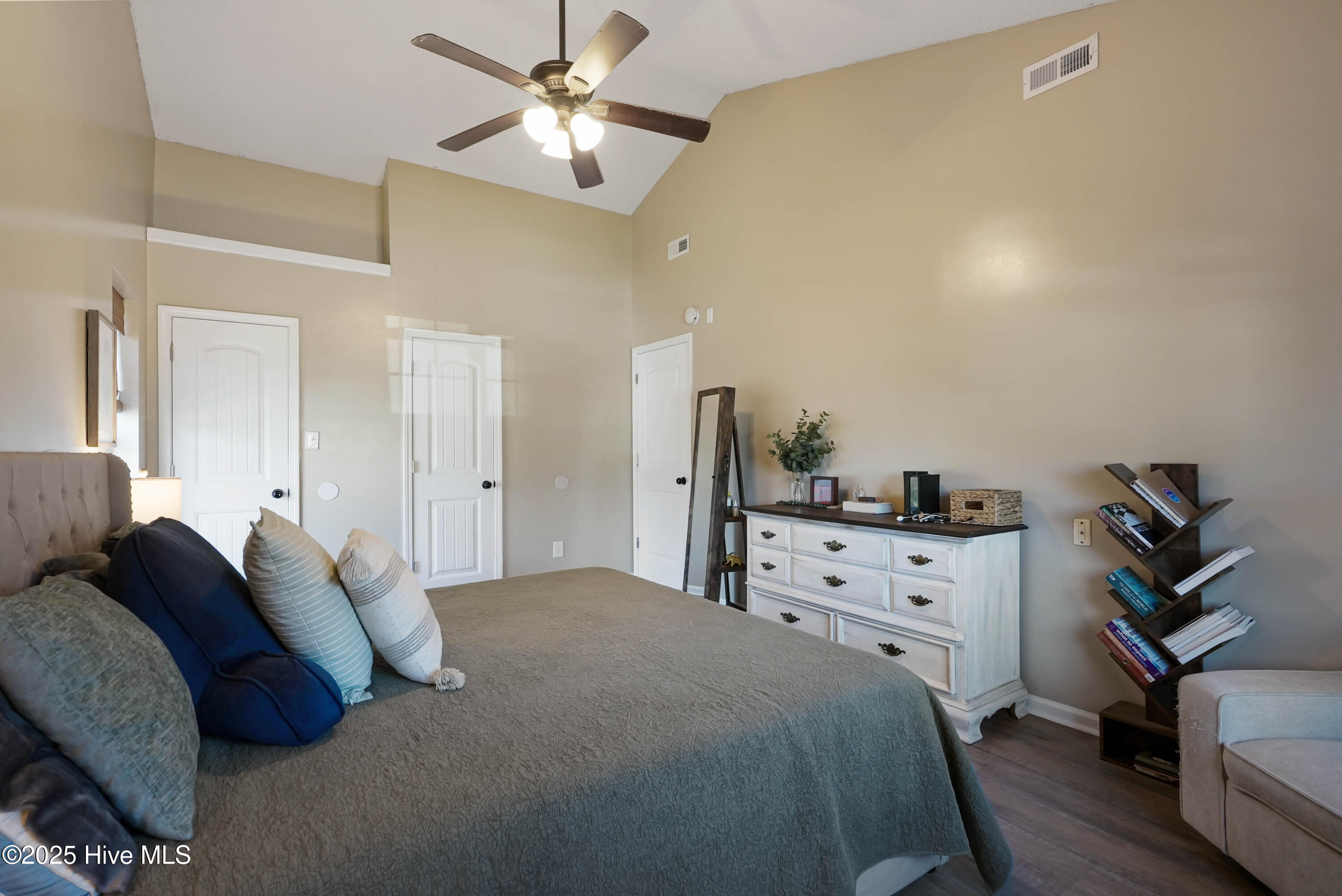 100542375 | Photo 26