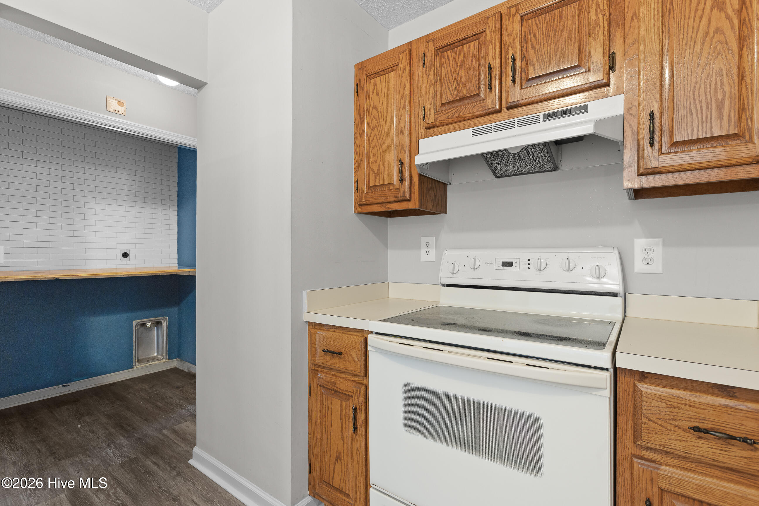 100565392 | Photo 12