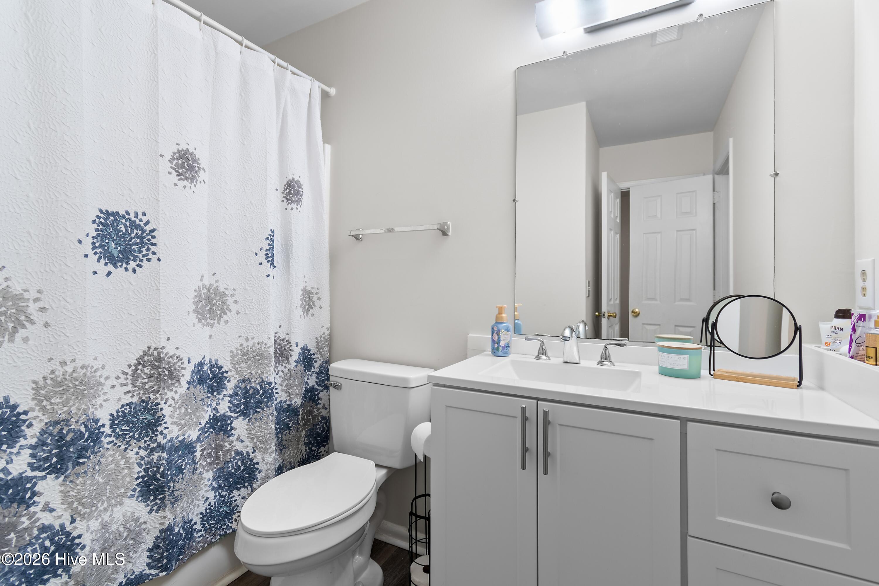 100563201 | Photo 25