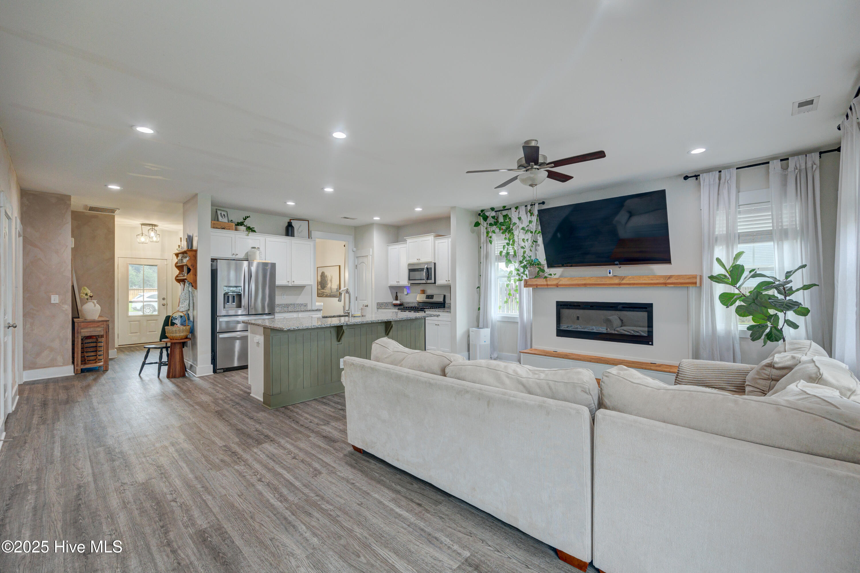 100534229 | Photo 23