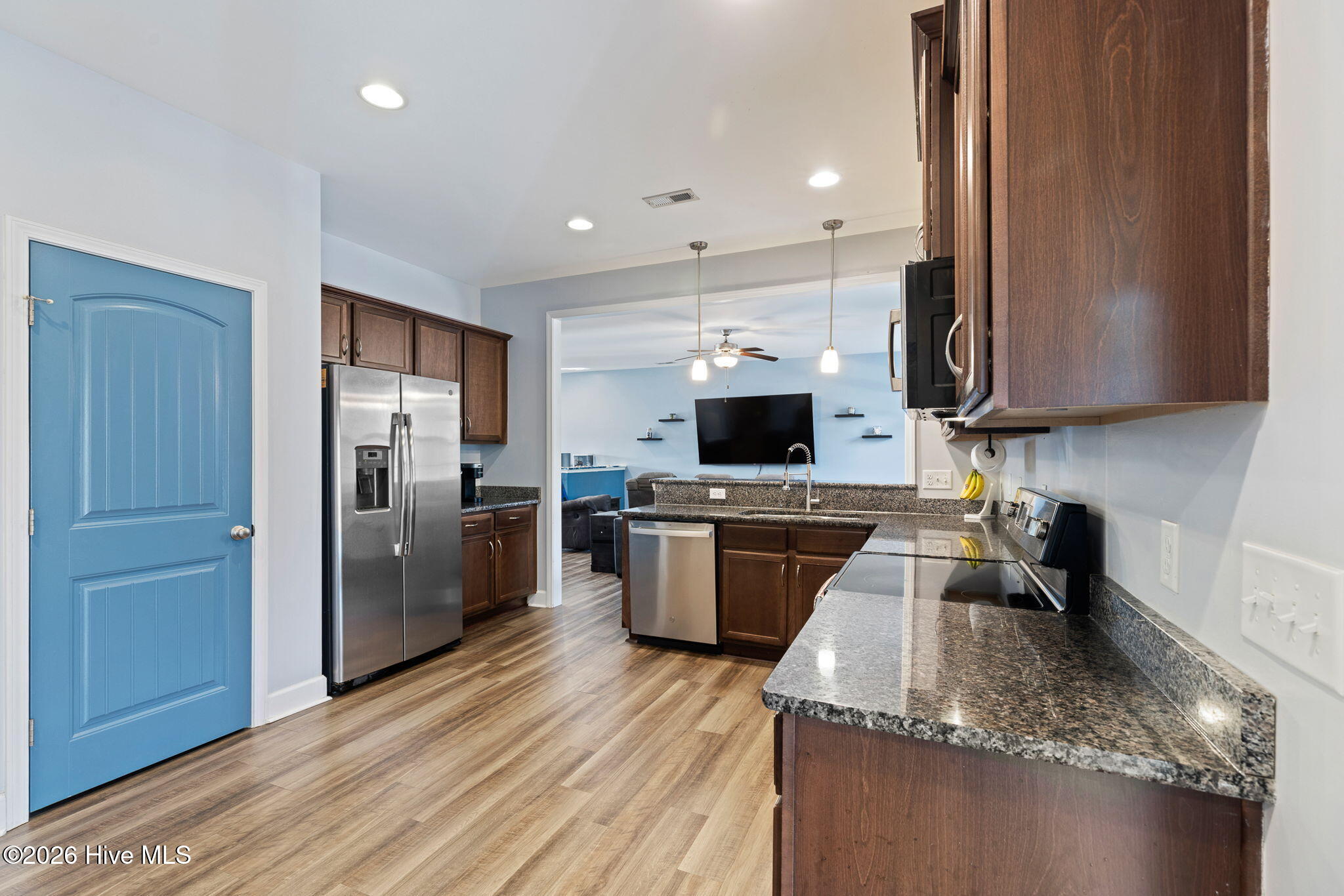 100550782 | Photo 23