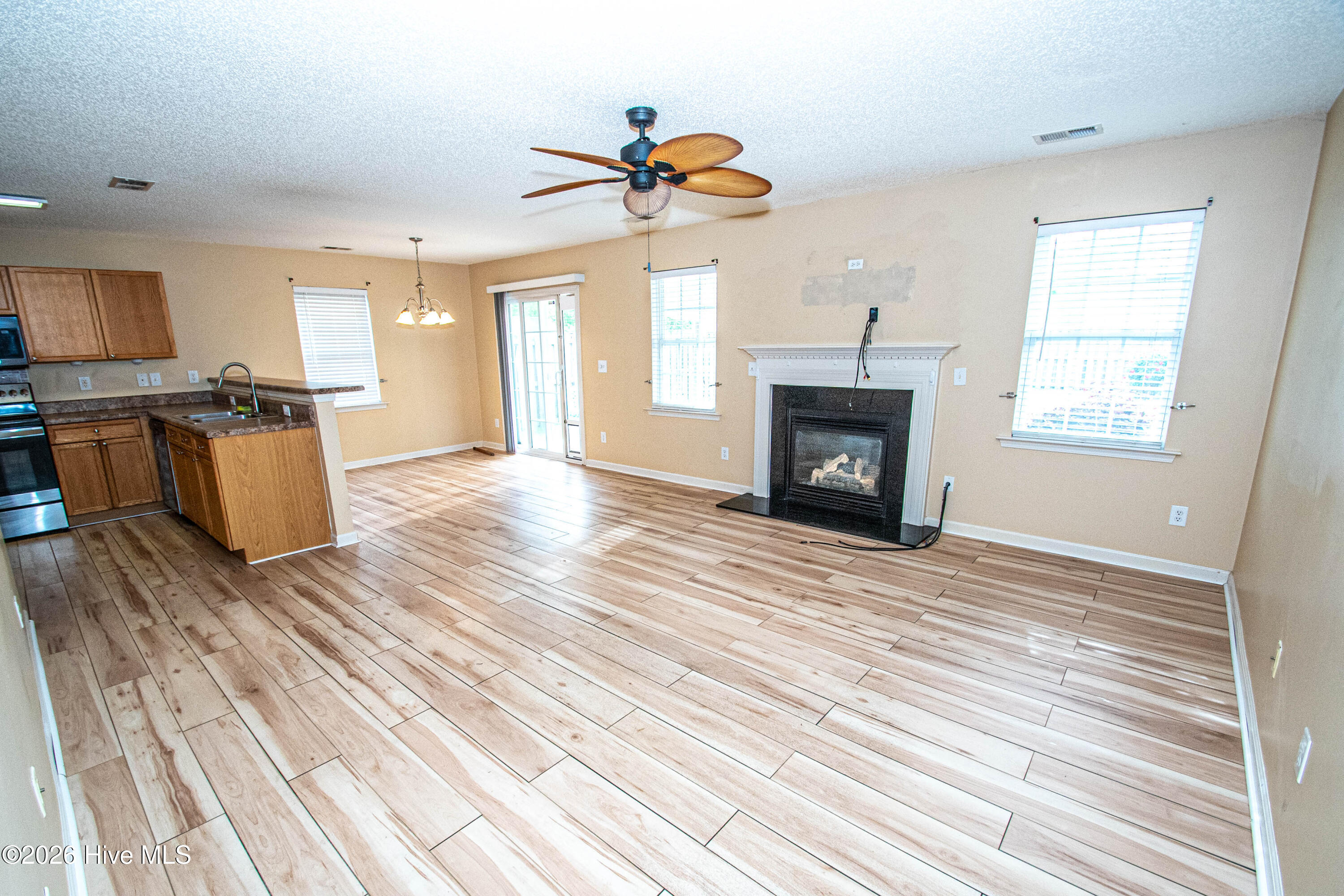 100567931 | Photo 18