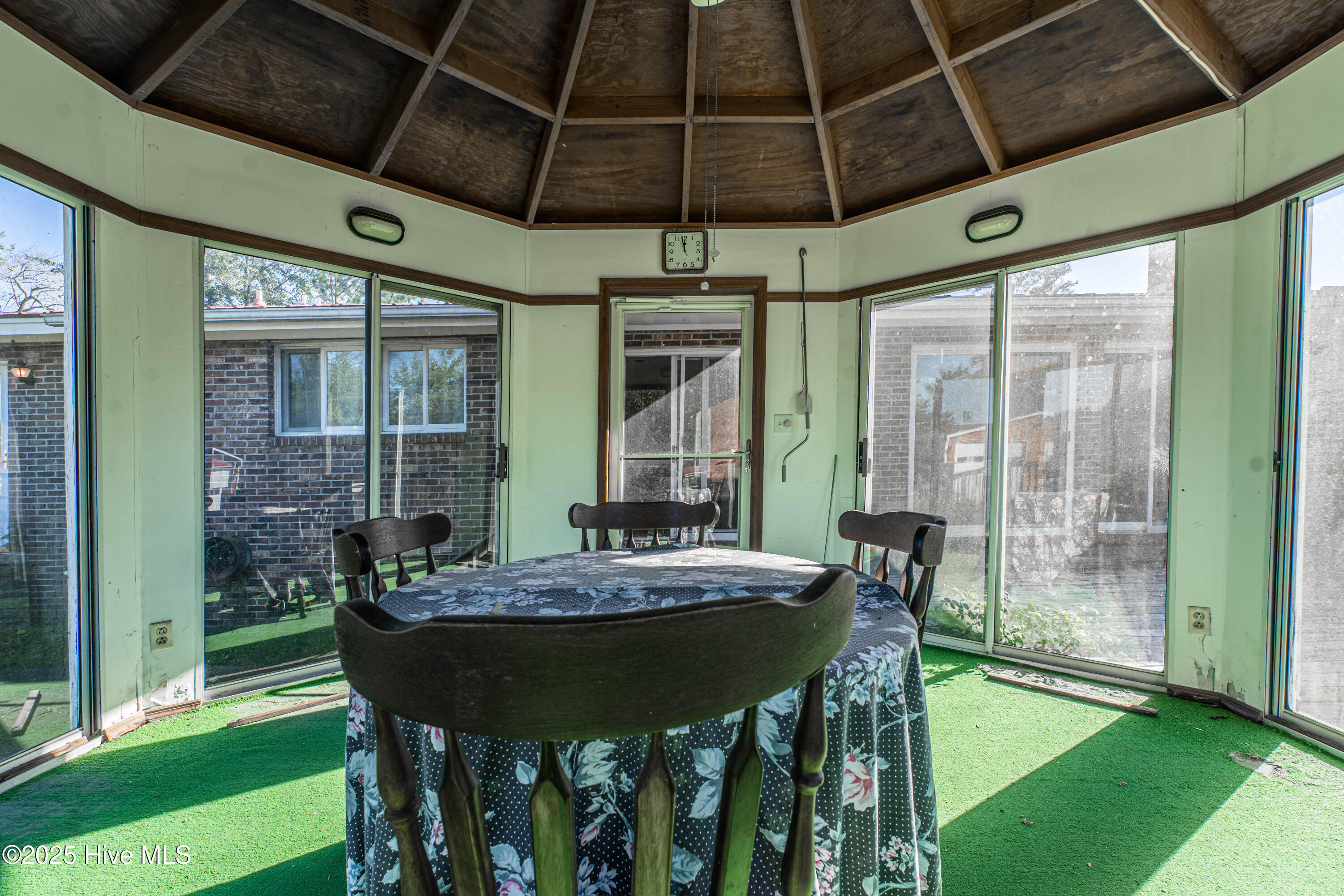 100536472 | Photo 51