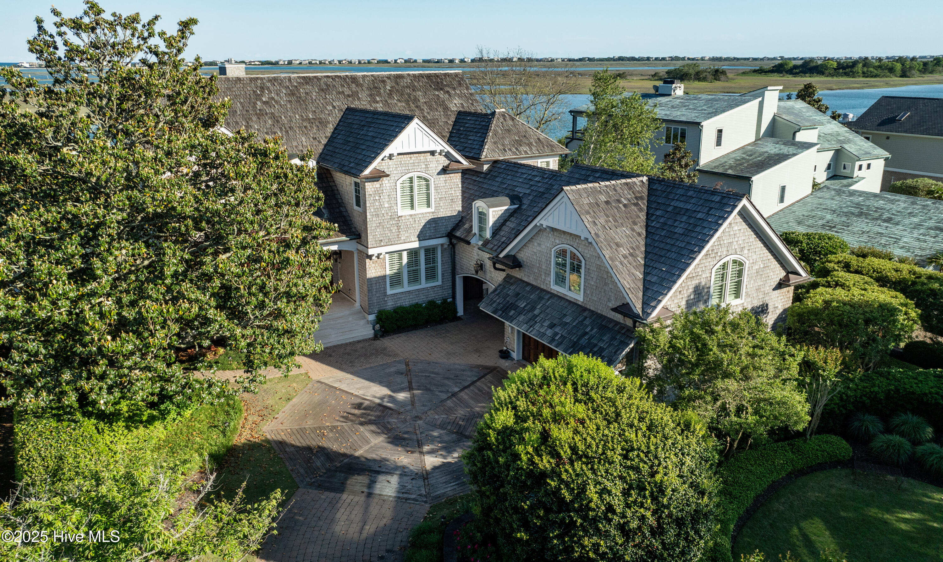 100504113 | Photo 65