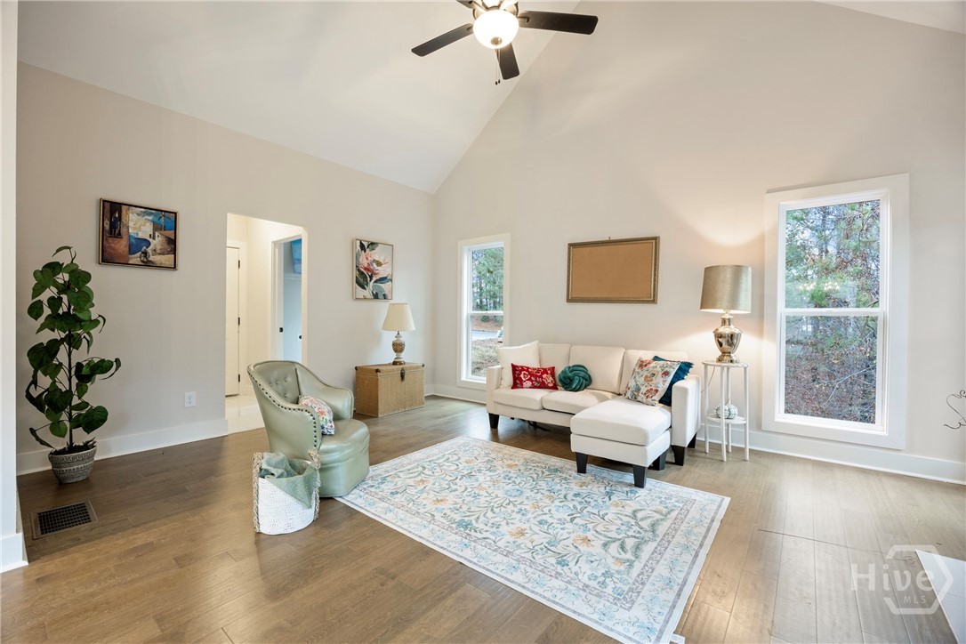 Second living space Large open keeping room