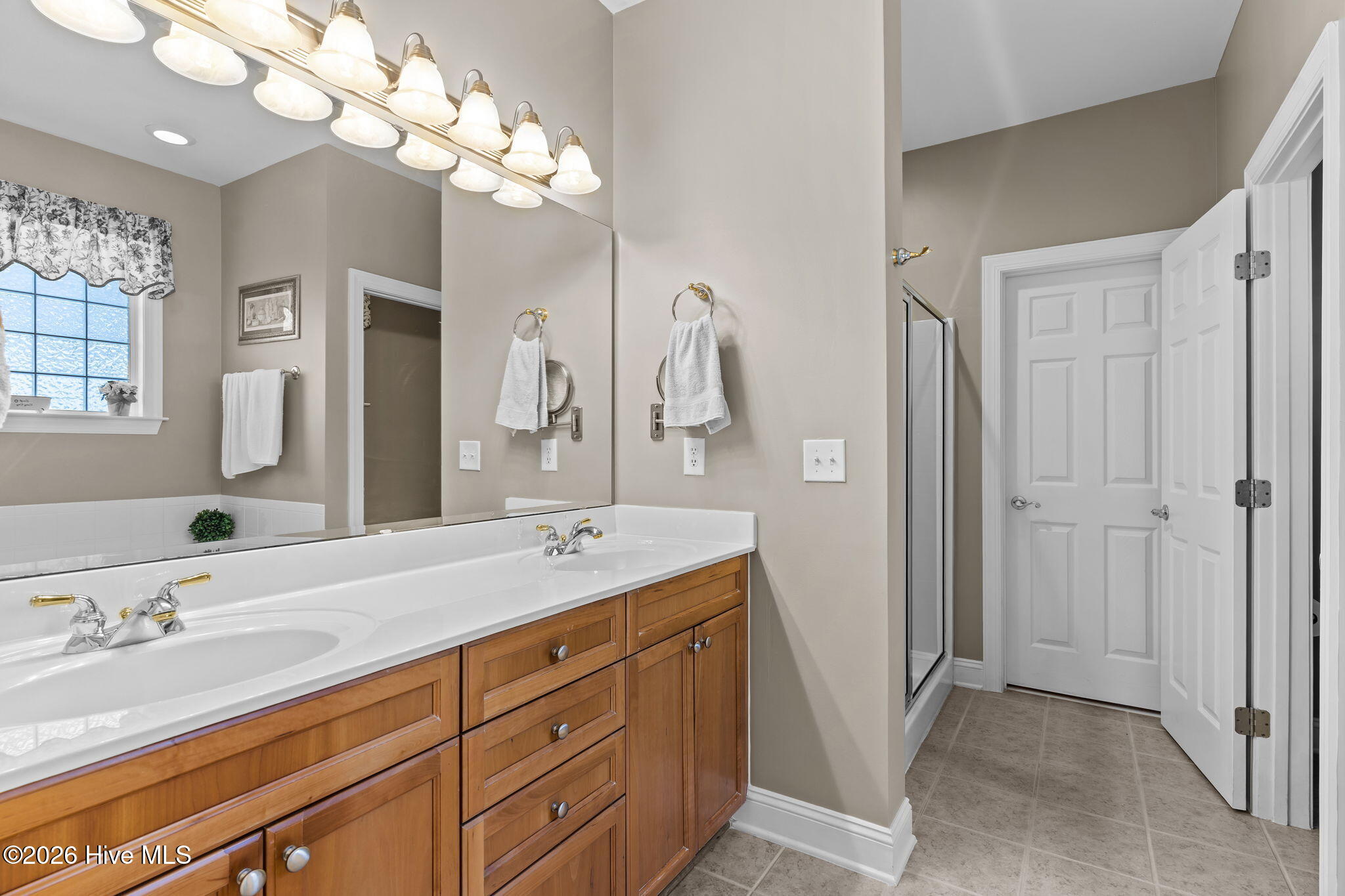 100548977 | Photo 22