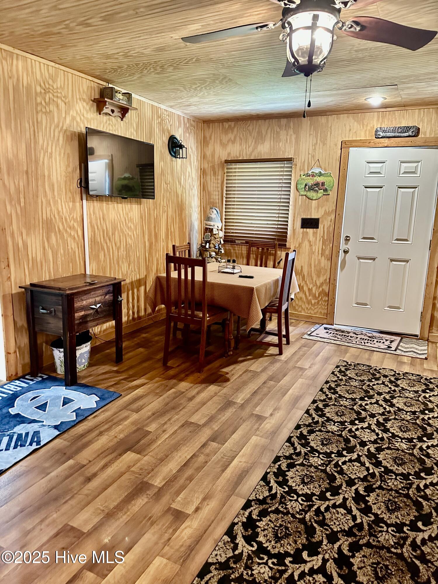 100554772 | Photo 77