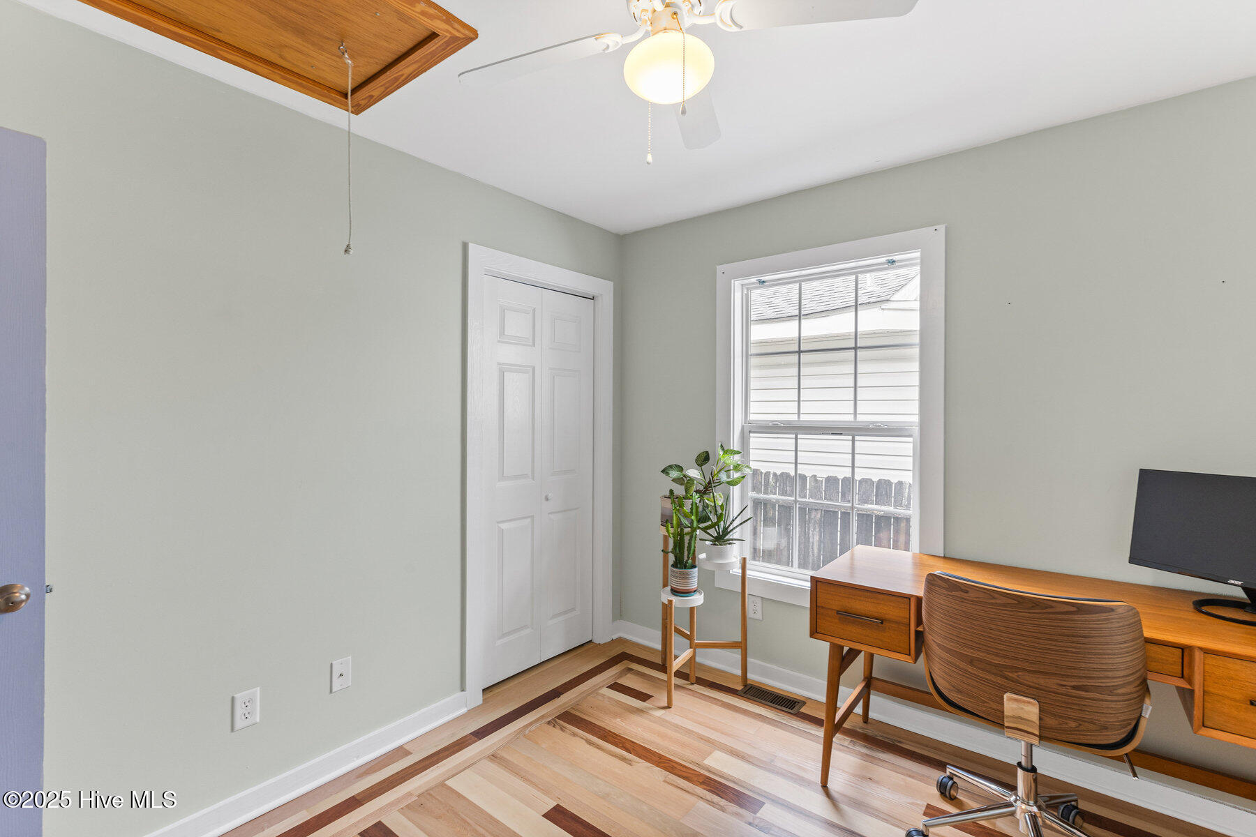 100528980 | Photo 11