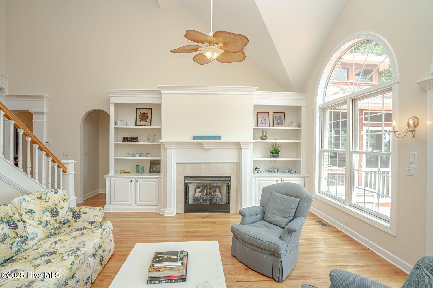 100510807 | Photo 15