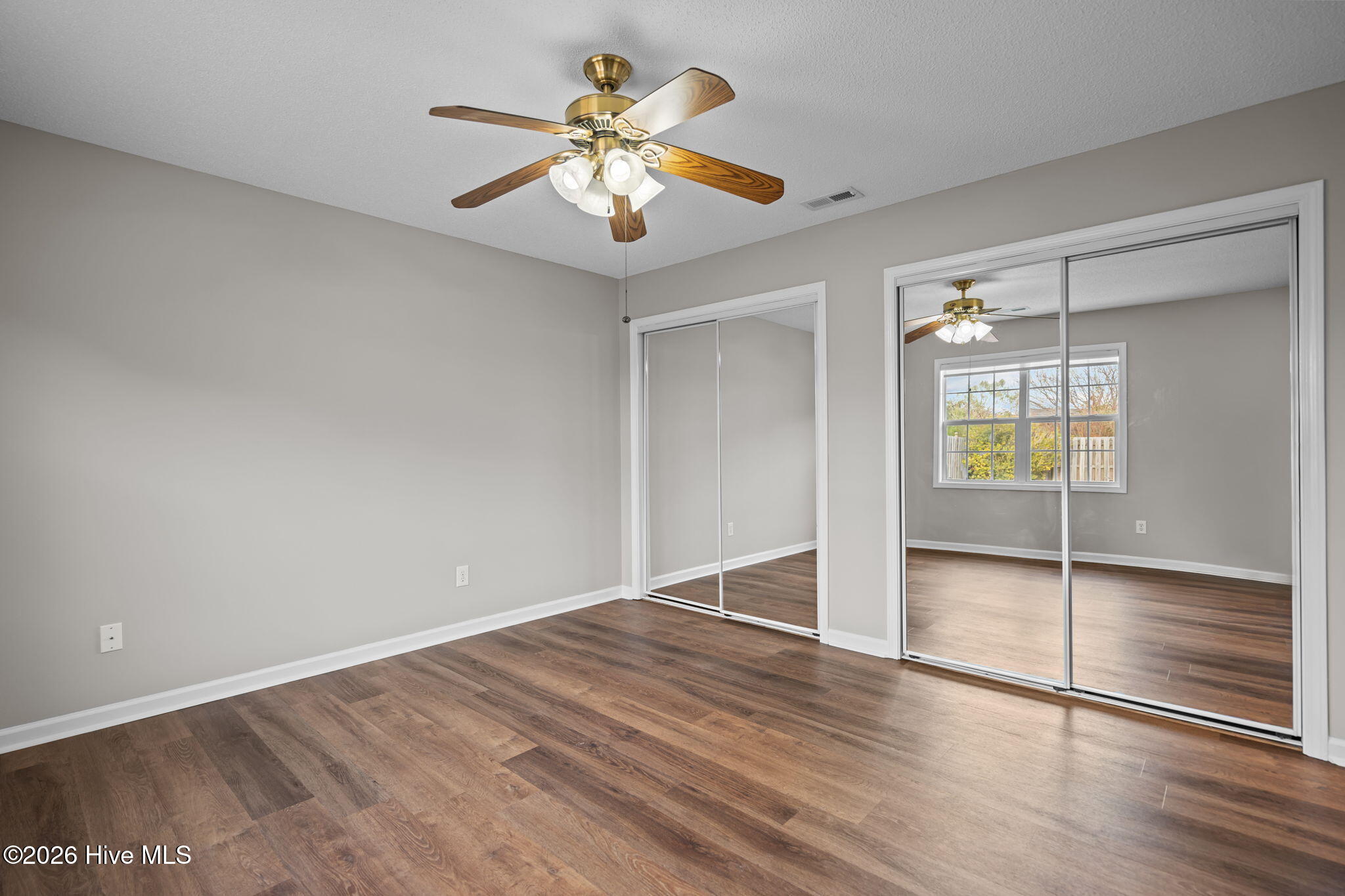 100548271 | Photo 26