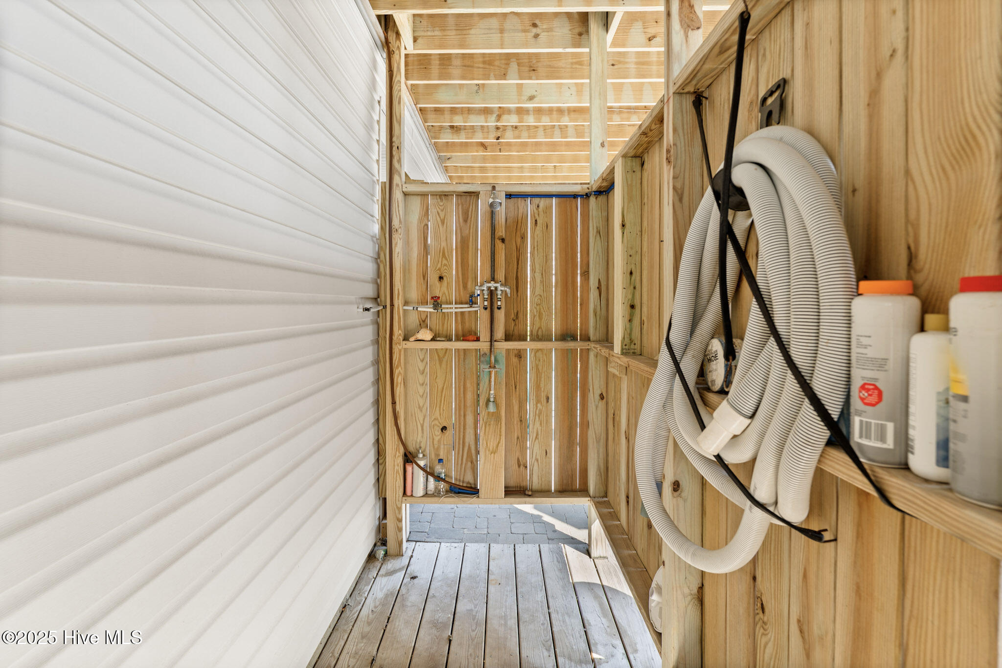 100541002 | Photo 27