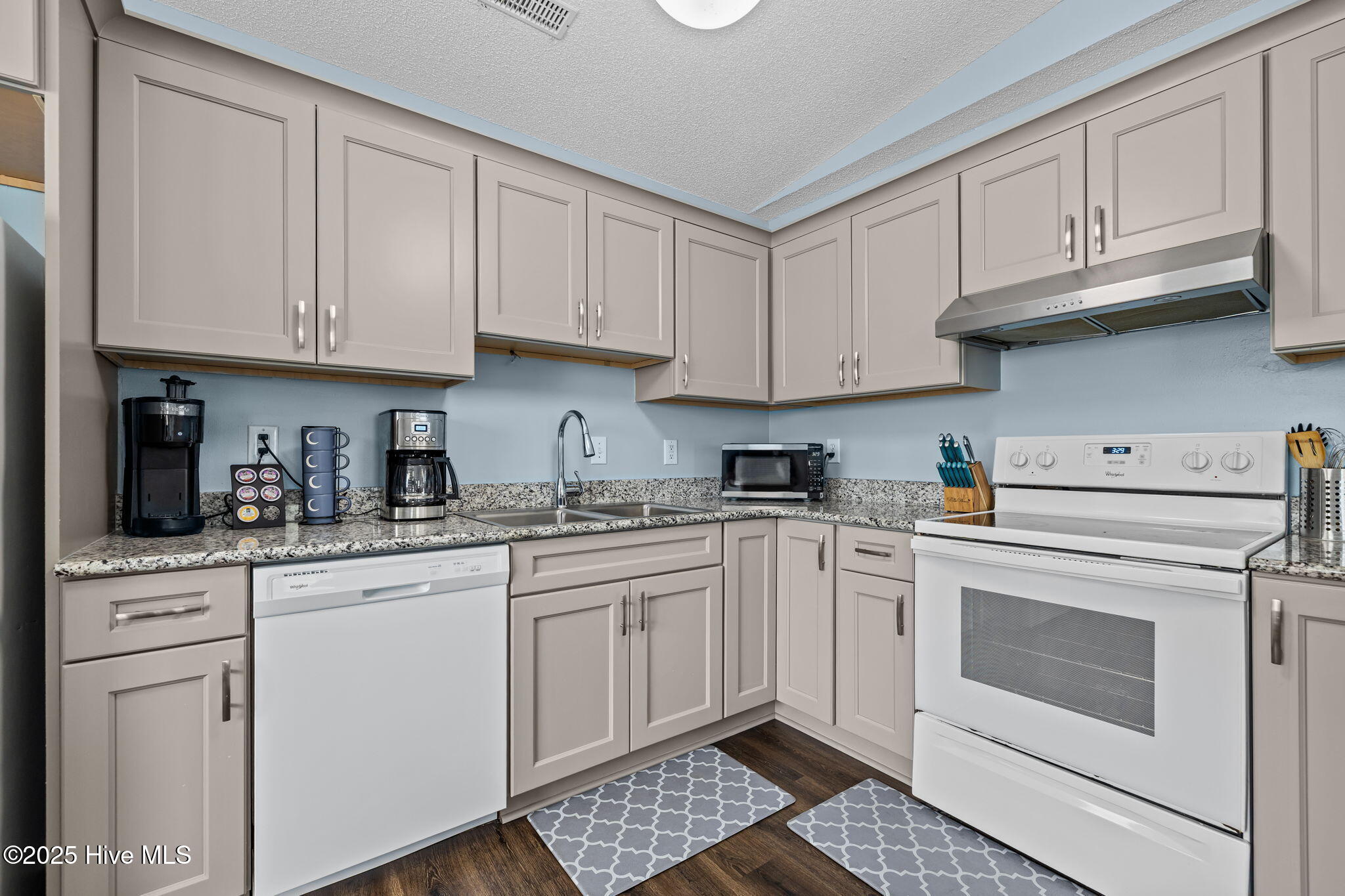 100530656 | Photo 12