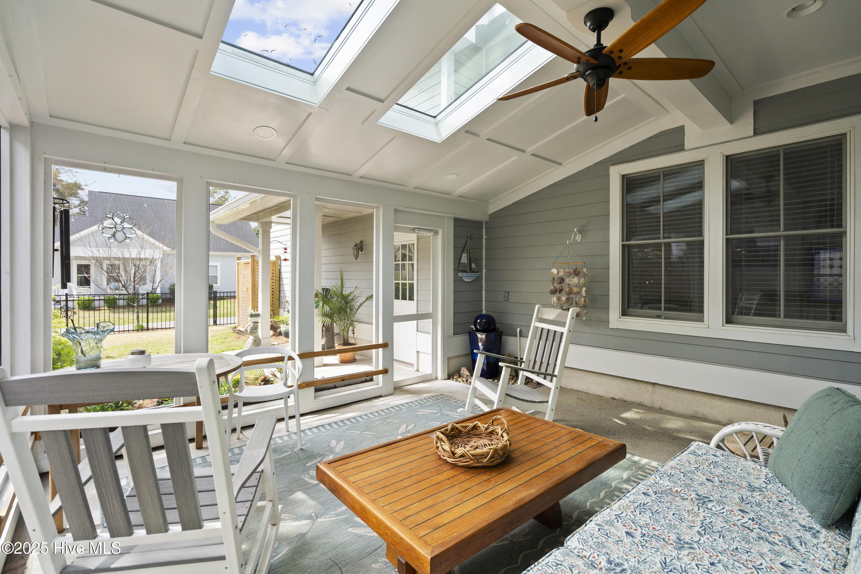 100545789 | Photo 37