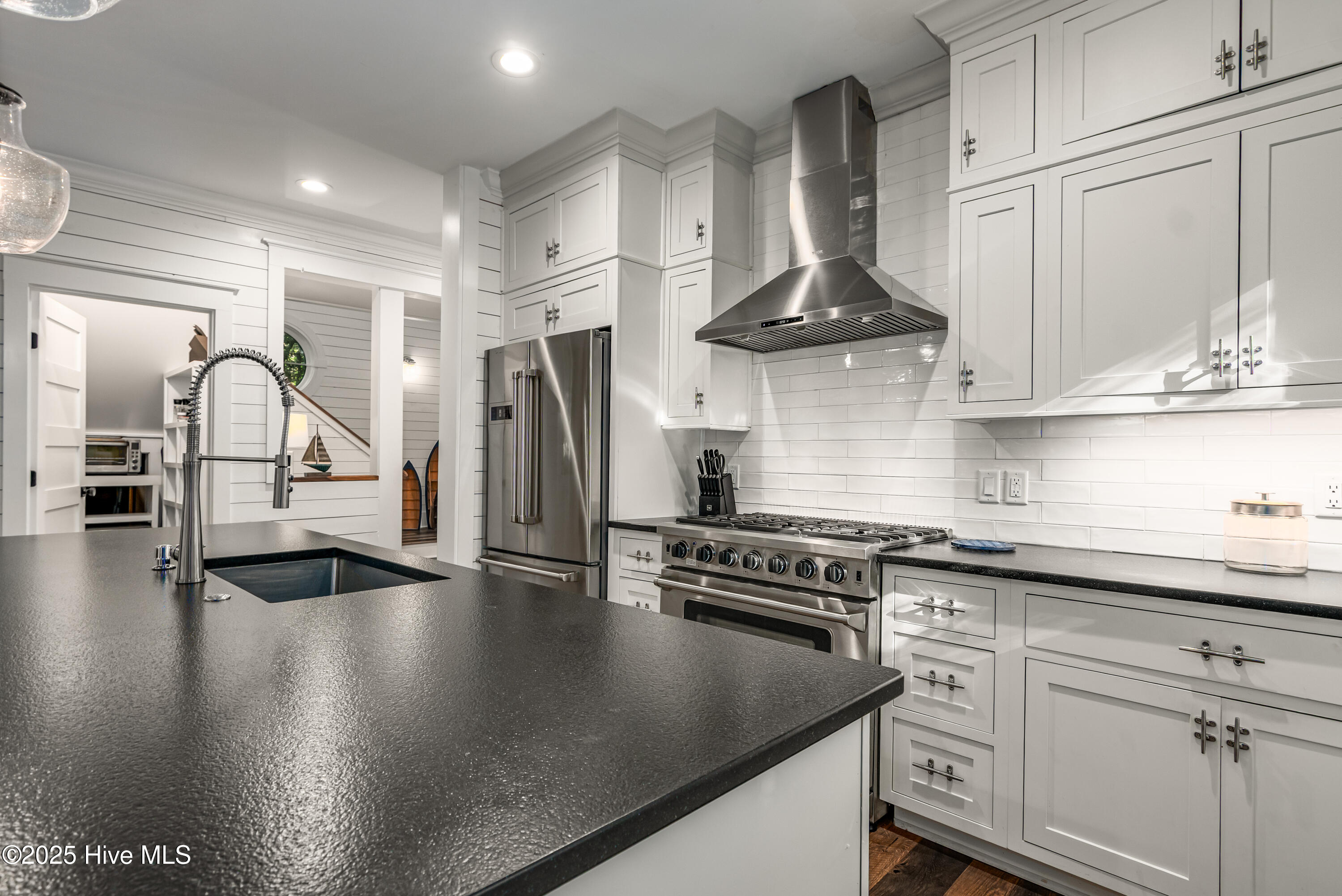 100530236 | Photo 15