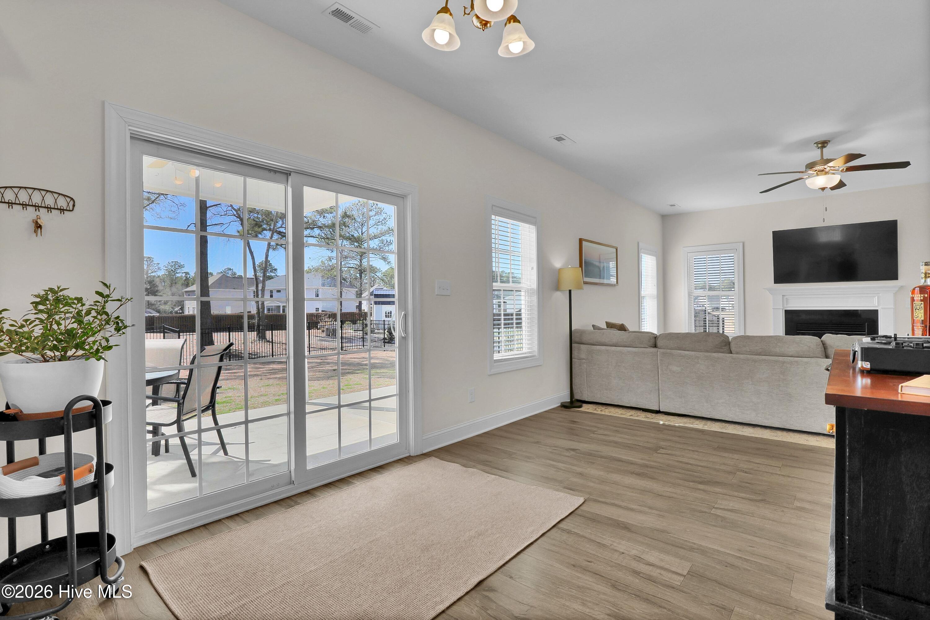 100557019 | Photo 17