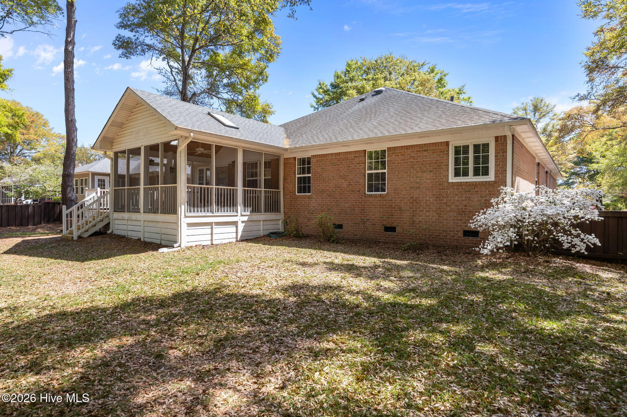 100565188 | Photo 37